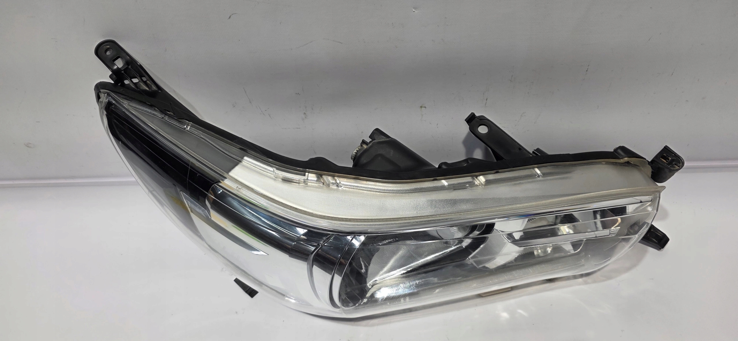 light right front TOYOTA HILUX VIII 15-20 original EUROPA