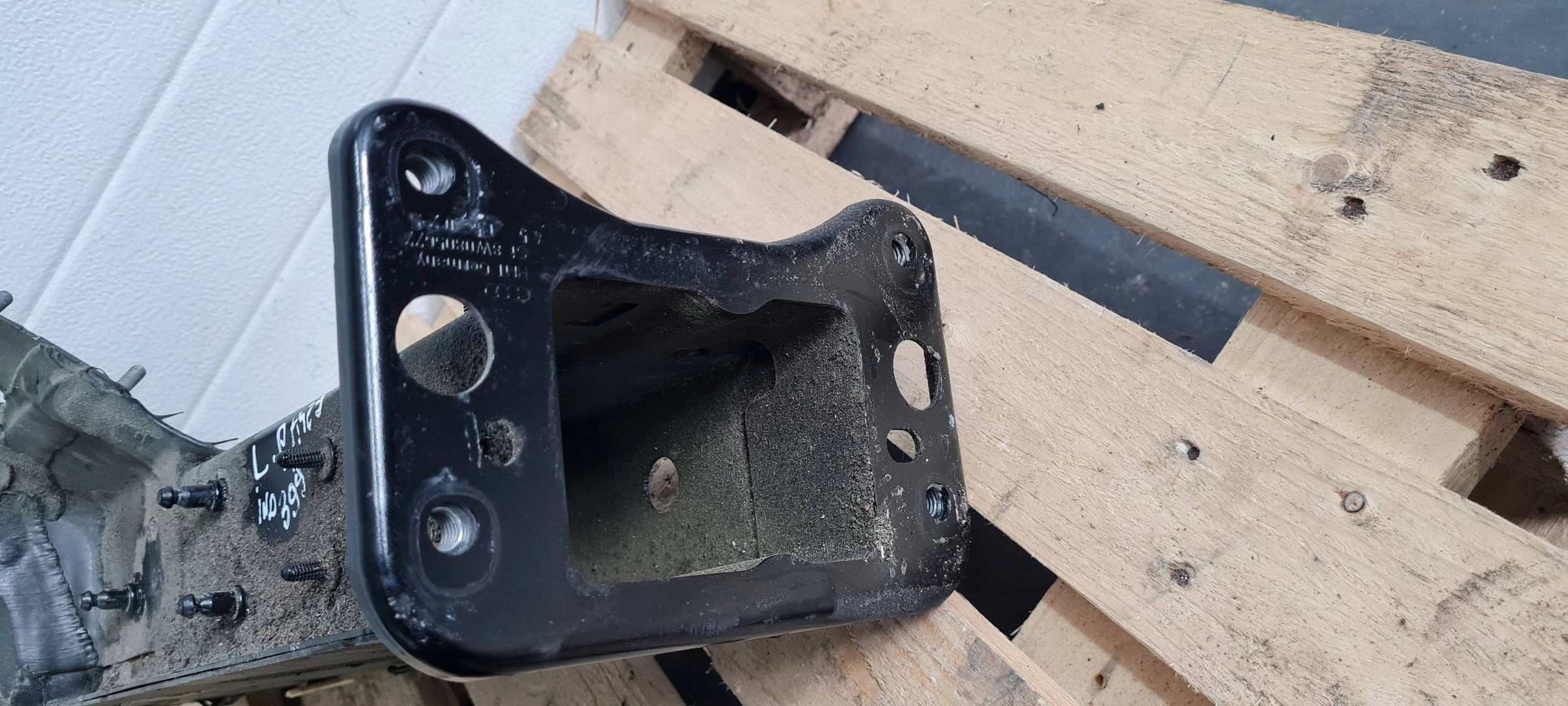 A4 B9 8W S4 quarter left left front front LY9B A5 8W S5