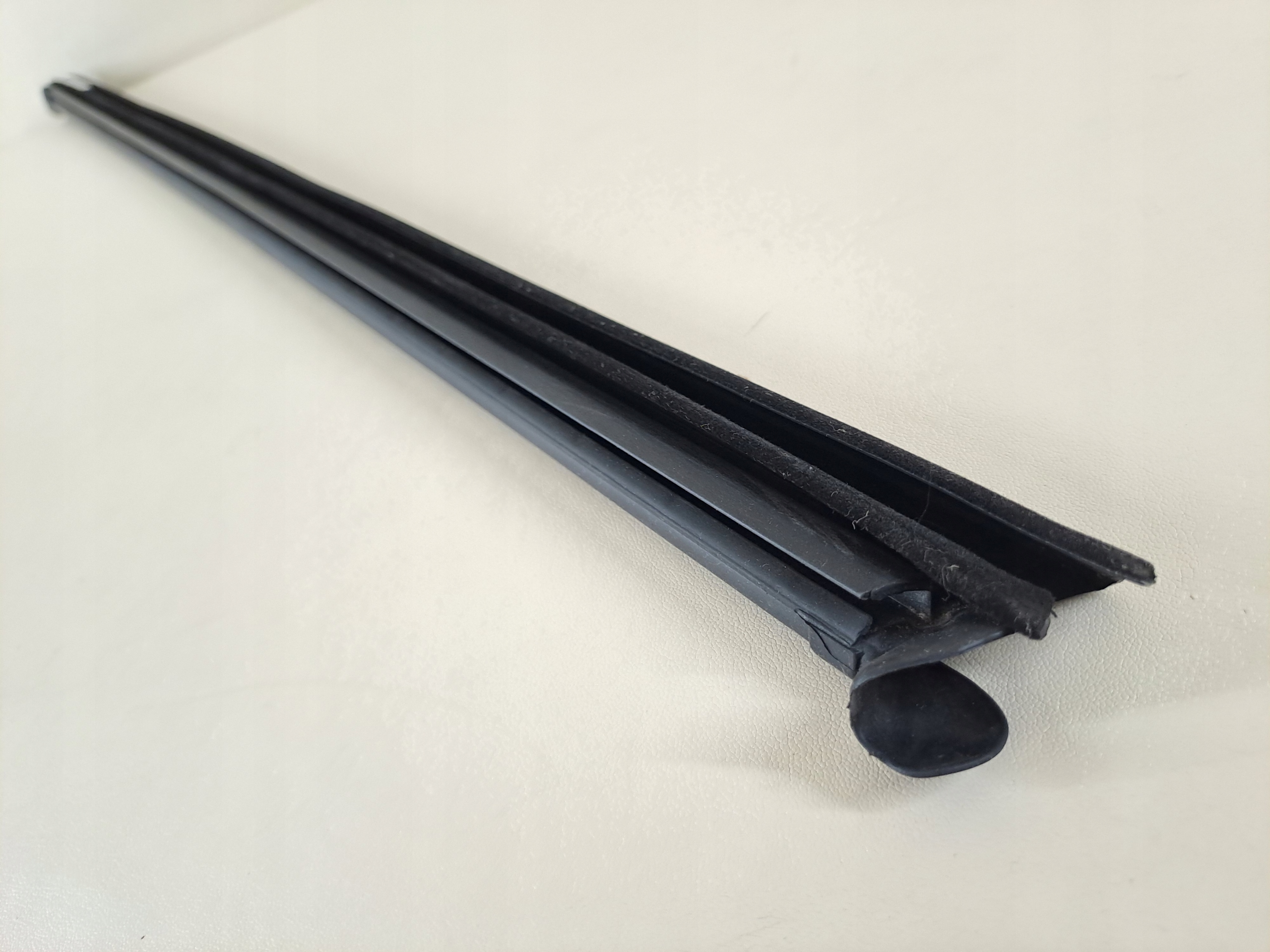 moulding door dust left front inner SKODA SUPERB 3 III 19r