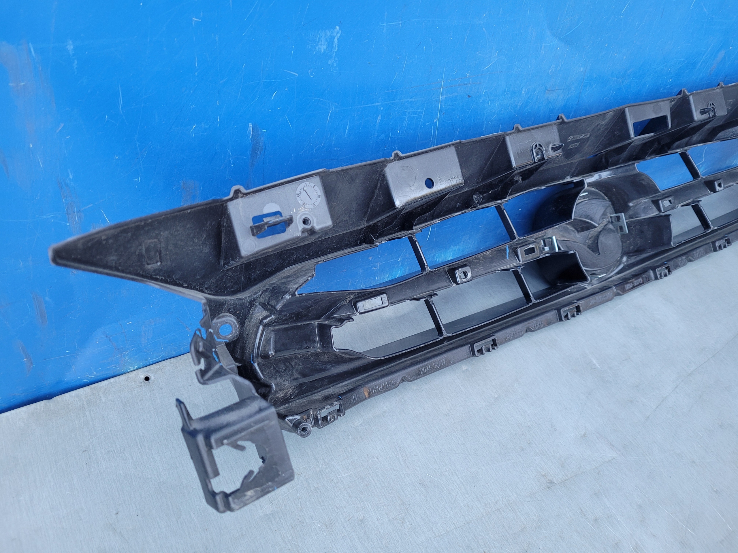 Mazda 2 DE Kühlergrill FRONTGRILL Kühlergitter D09J50712 - Thumbnail 11
