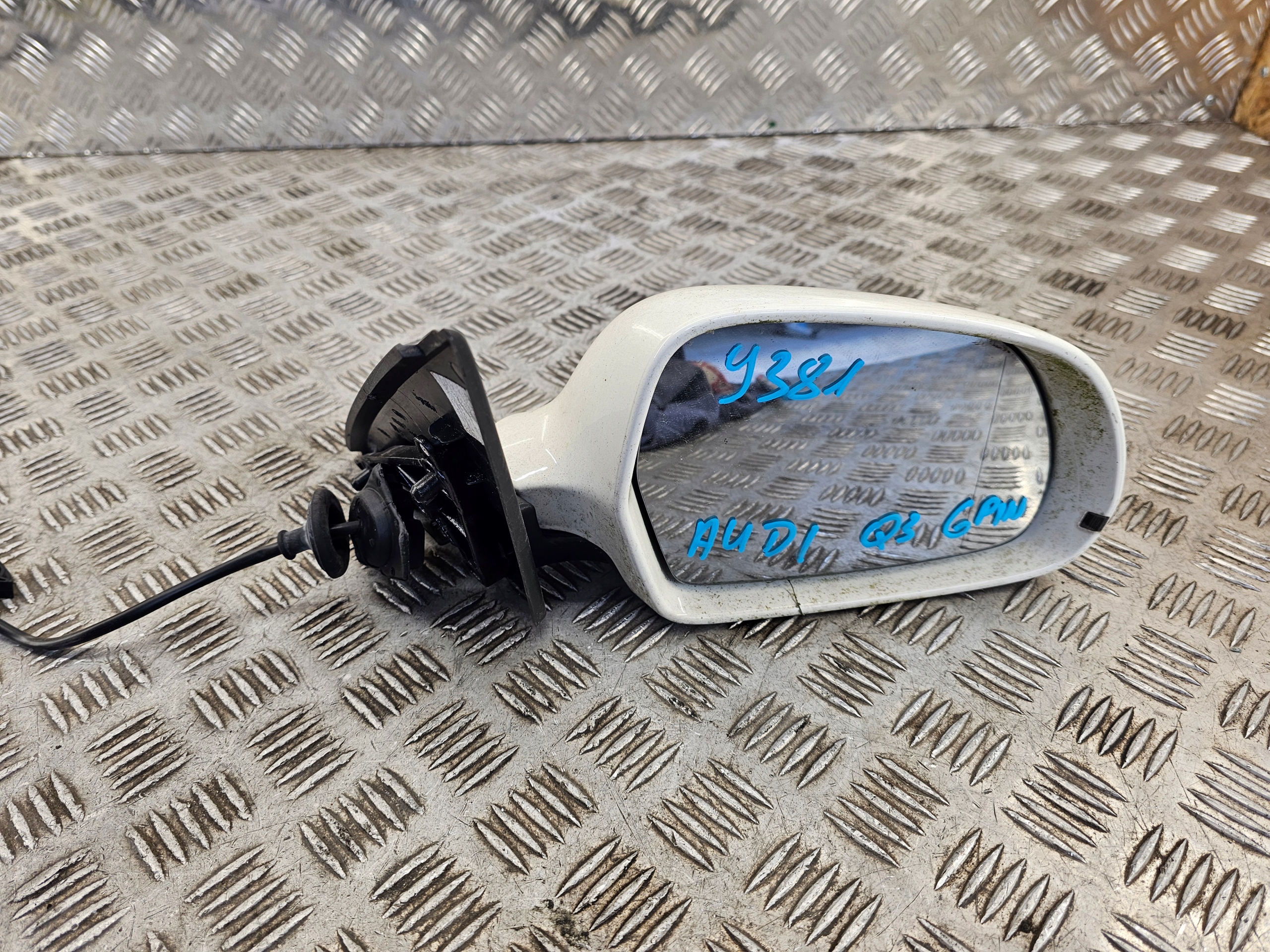 AUDI Q3 8U mirror right 6PIN LY9K 8U2857410D