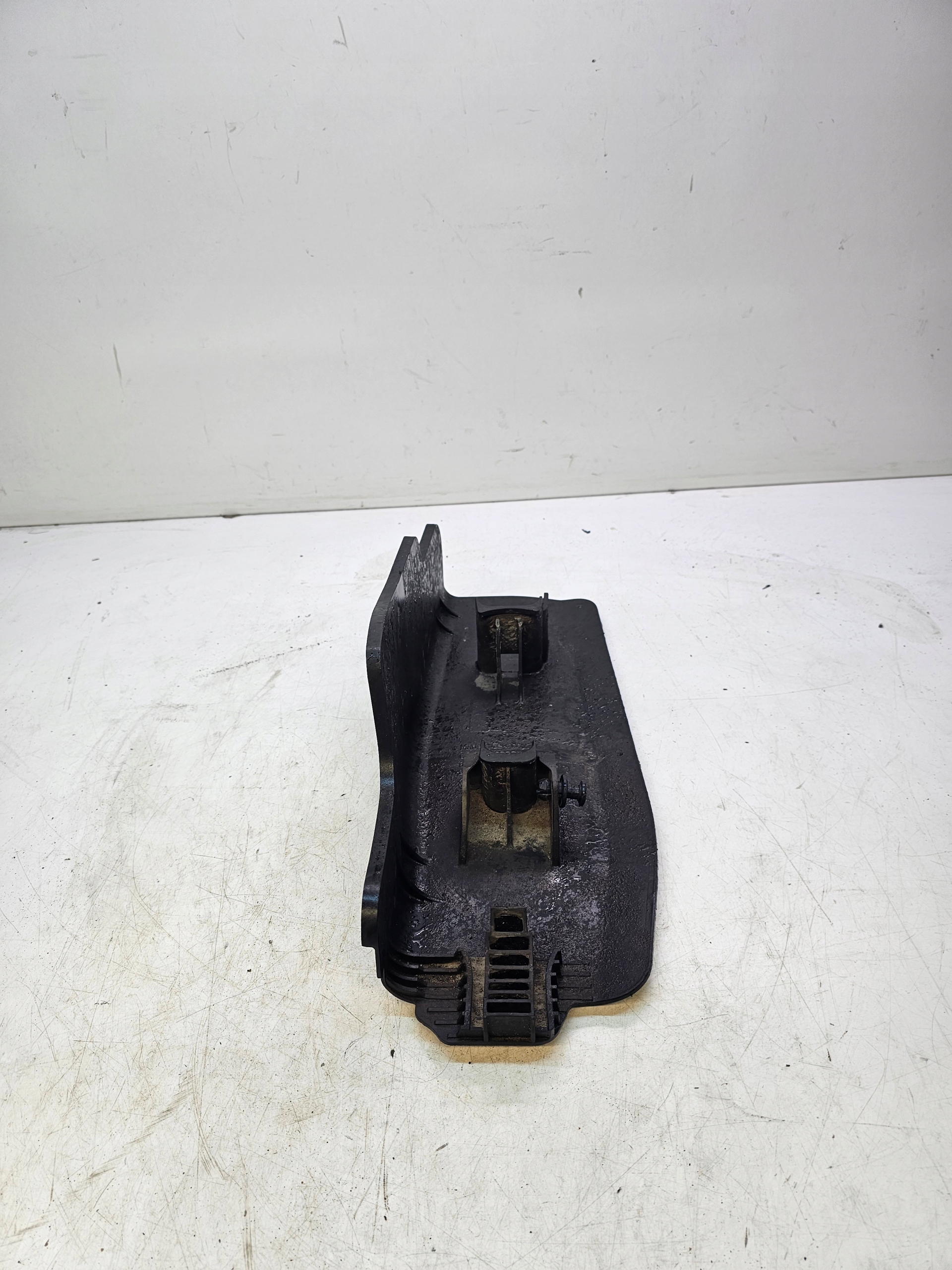 BLENDE ABDECKUNG DES QUERLENKERS RECHTS HECK AUDI A4 B9 8W0505416E