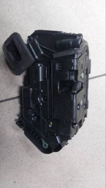 Schloß vorne rechts VW PASSAT B8 5NB837016C