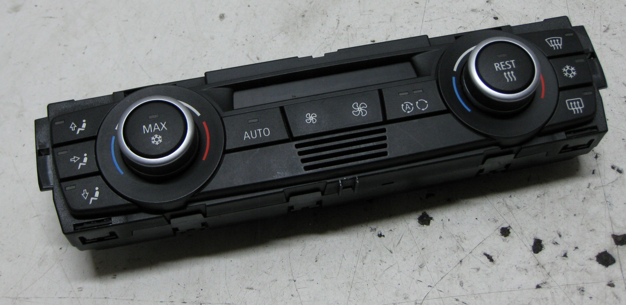 BMW E87 2.0 et 08R Unite commande clima 9182287