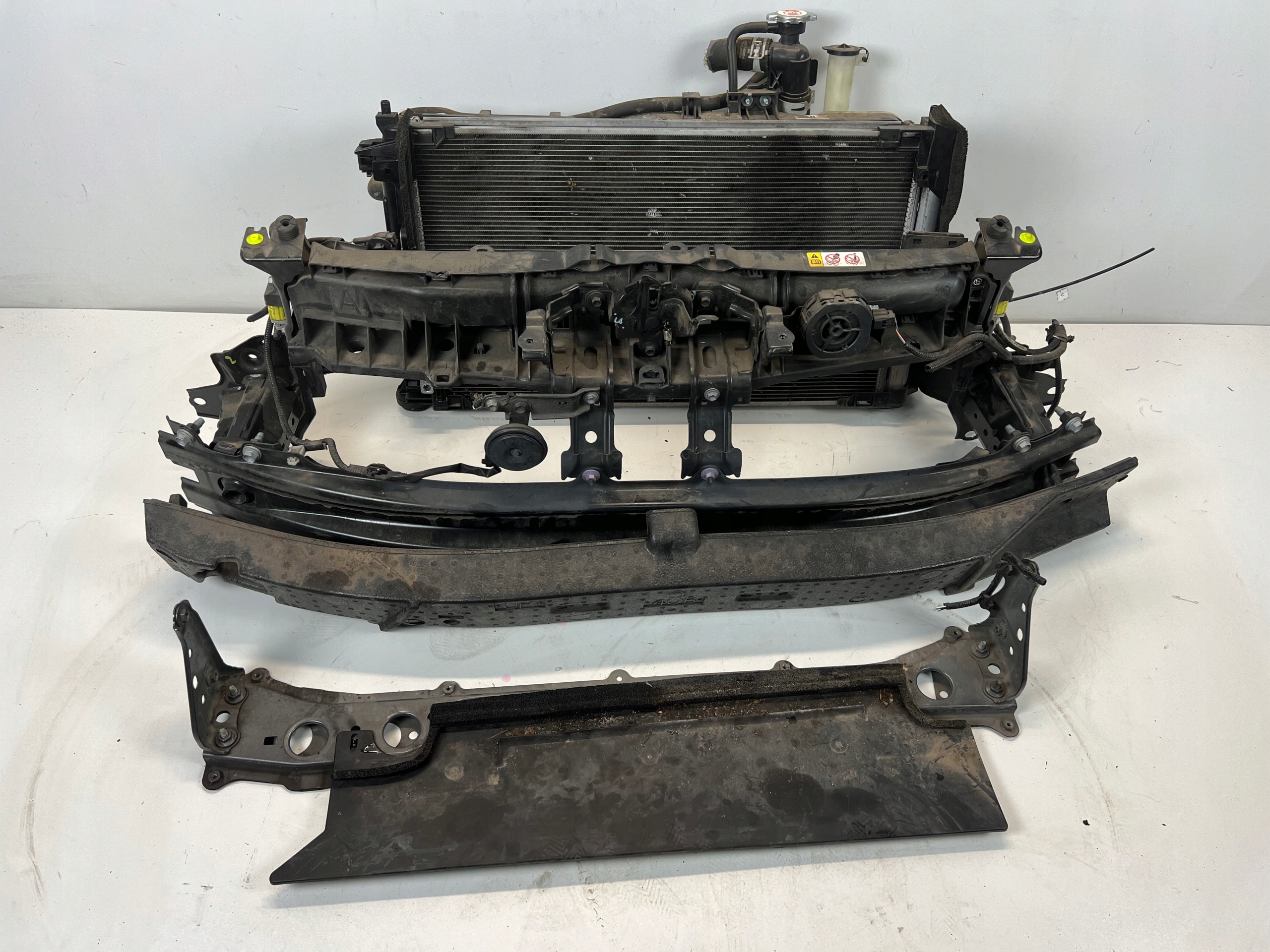 TOYOTA YARIS 4 IV 1.5 HYBRID PAS PRZEDNI