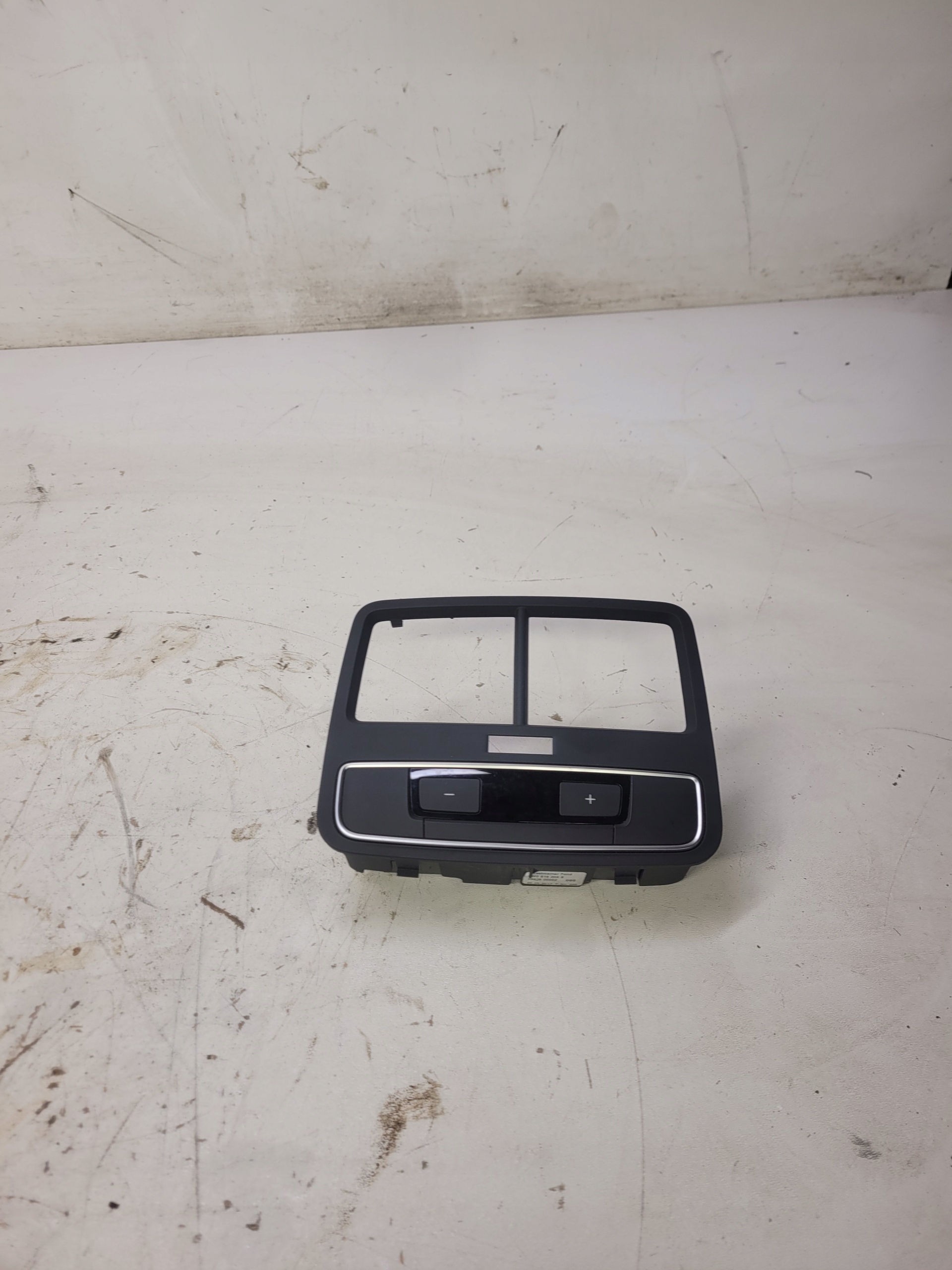 Рамка вентиляционной решетки задняя AUDI A4 B9 A5 8W0819203B