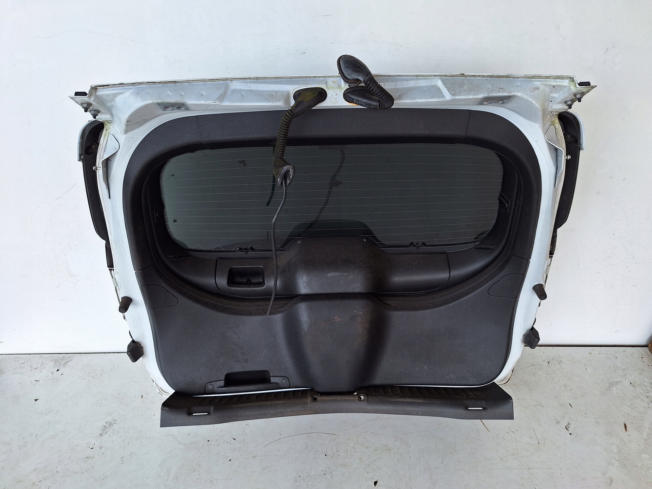 FORD KUGA MK1 08-12 boot door UCHYLNA 56