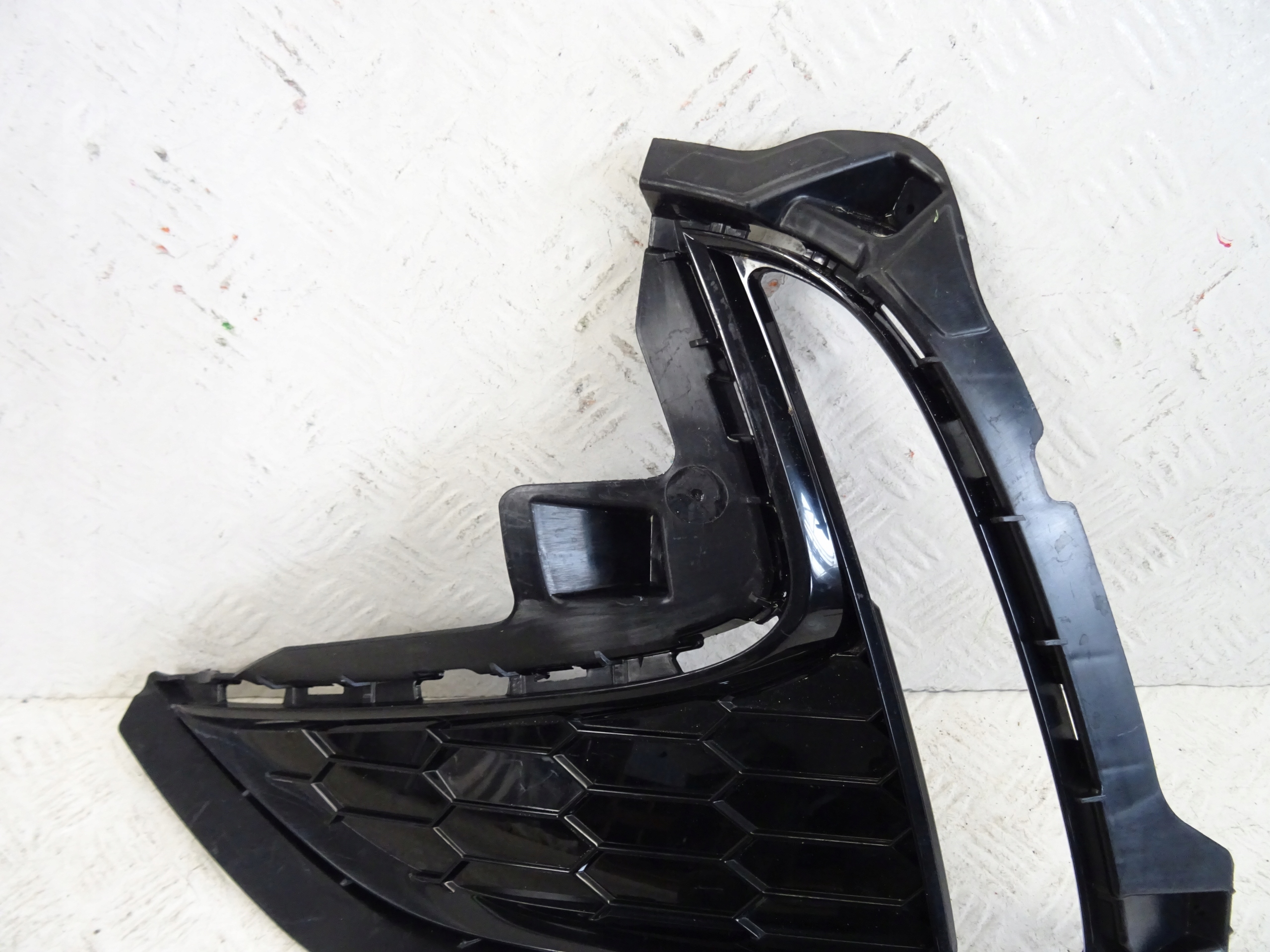 grid of a bumper front left MG HS LIFT 109472-18