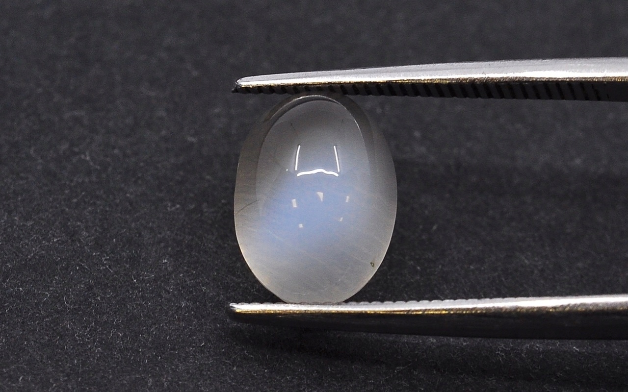 Měsíční kámen kabošon ovál 9,2x6,7 mm