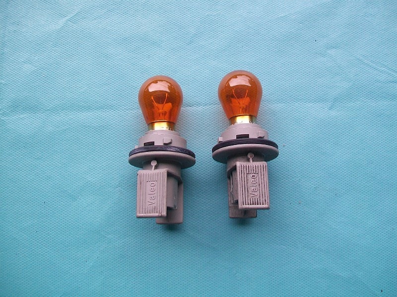 MEGANE SCENIC1I RX4 OPRAWKA ŻARÓWKI KIERUNKOWSKAZU Strona zabudowy przednie lewe przednie prawe