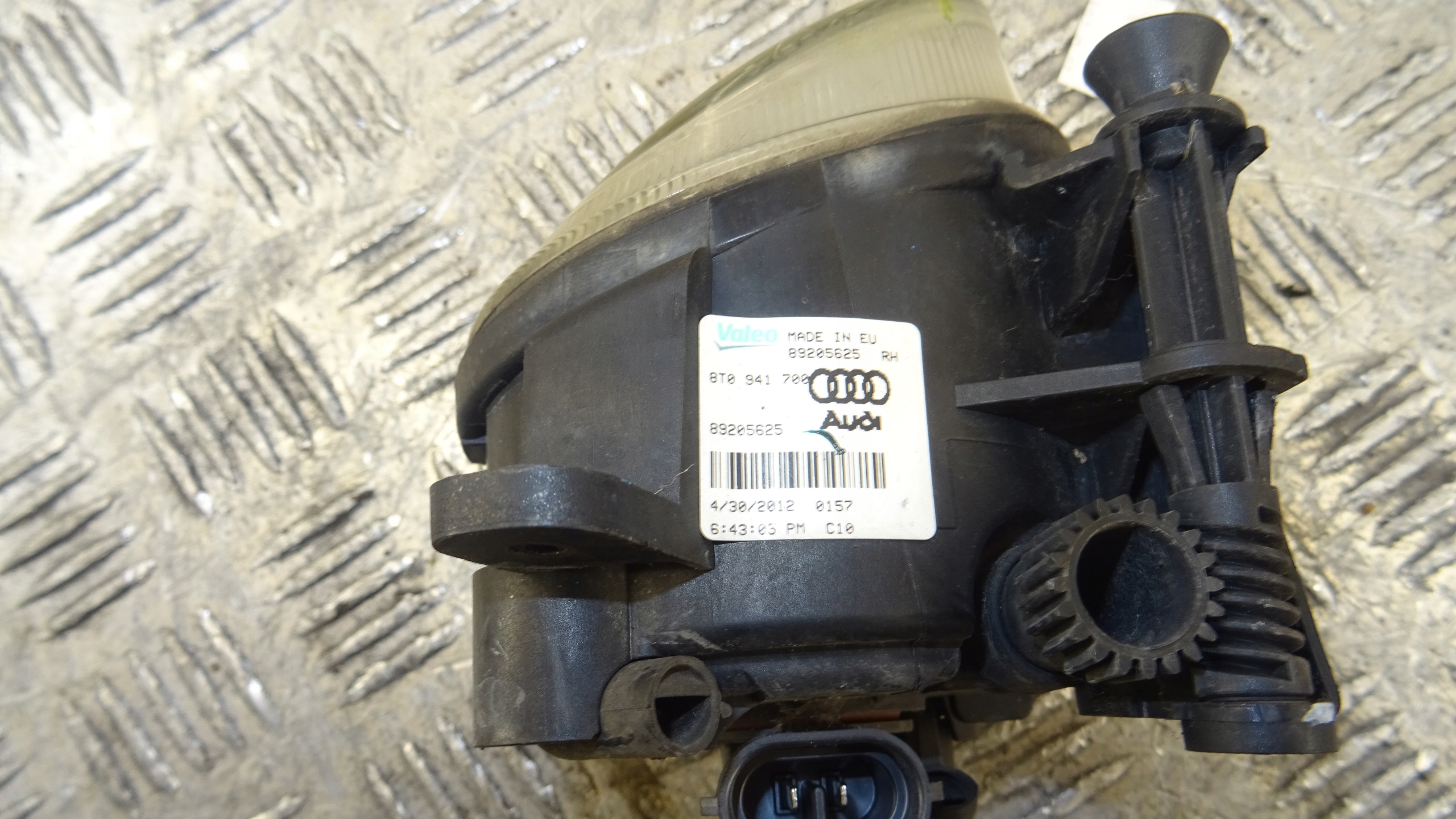 Reflektor przeciwmglowy Audi OE 8T0 941 700