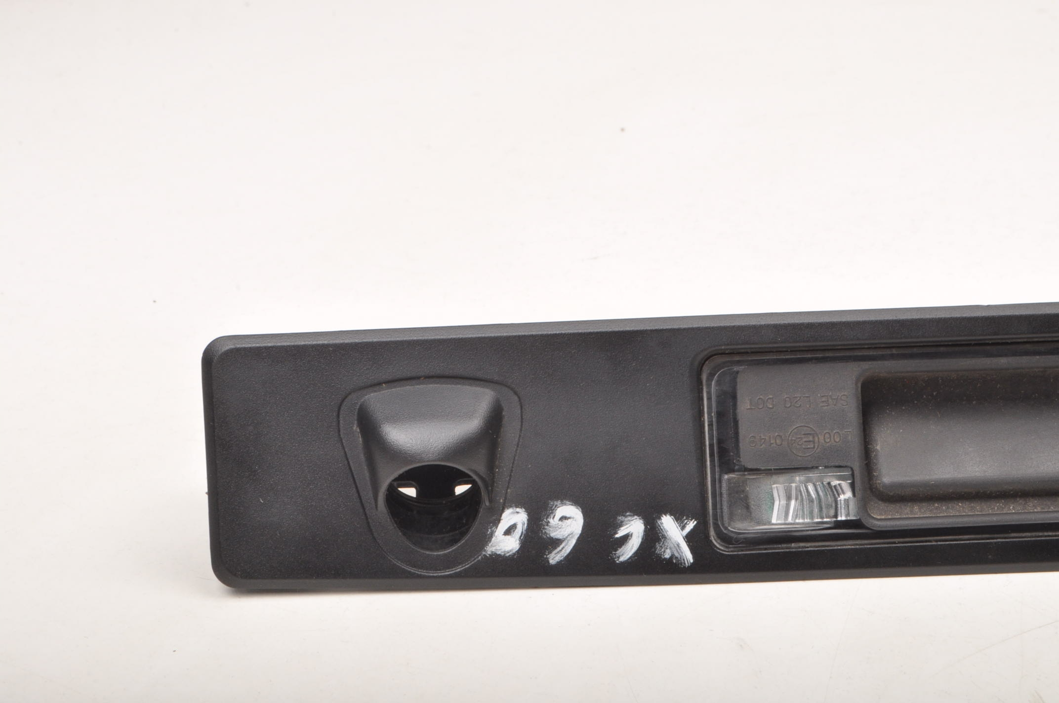 VOLVO XC60 II MIKROSTYK KLAPY TYŁ TYLNEJ POD KAMERĘ 31689583 Producent części Volvo