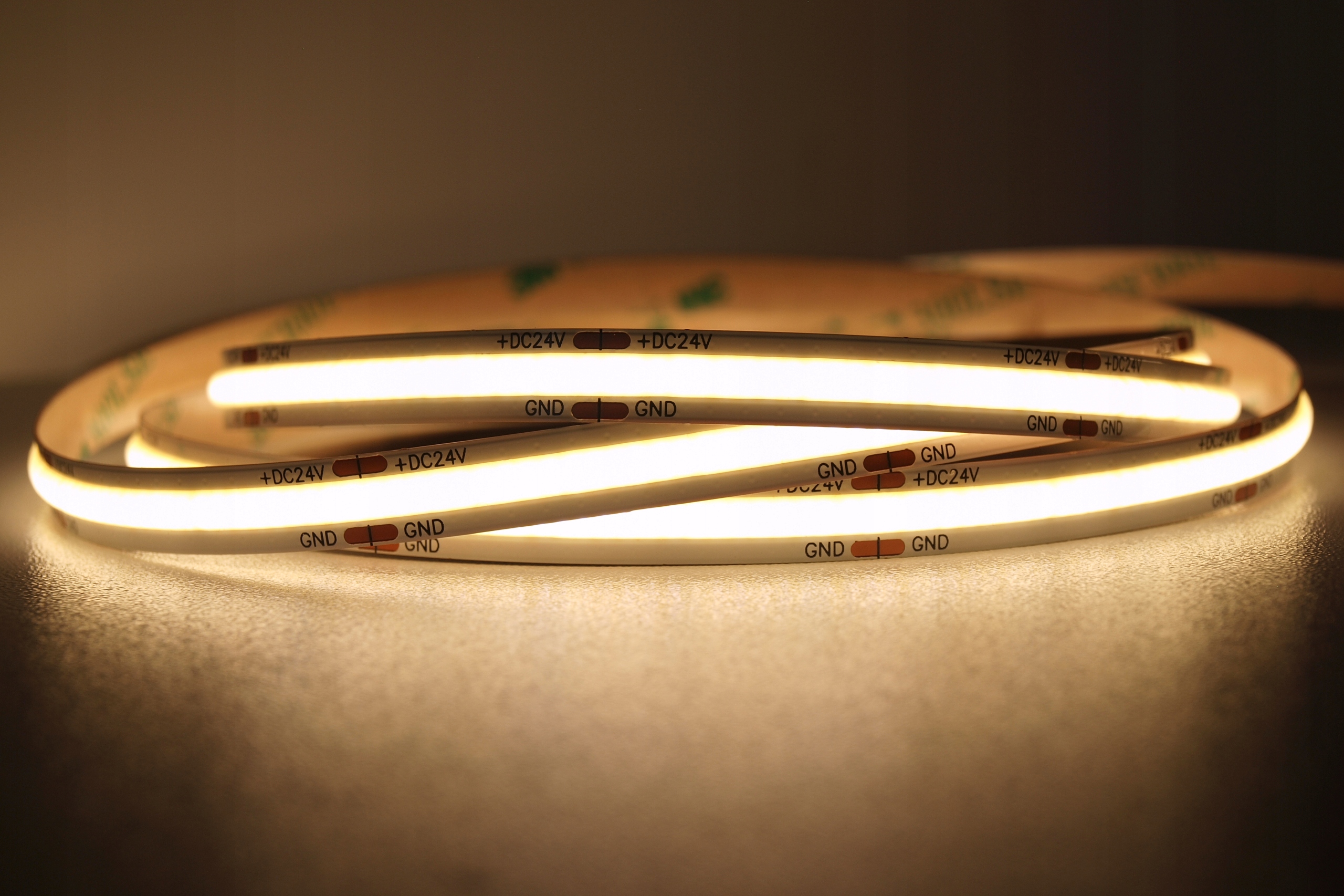 Led pásek Cob 8W 320 chipsů/m Cri >90 12V bílý teplý 3000K IP20 50m
