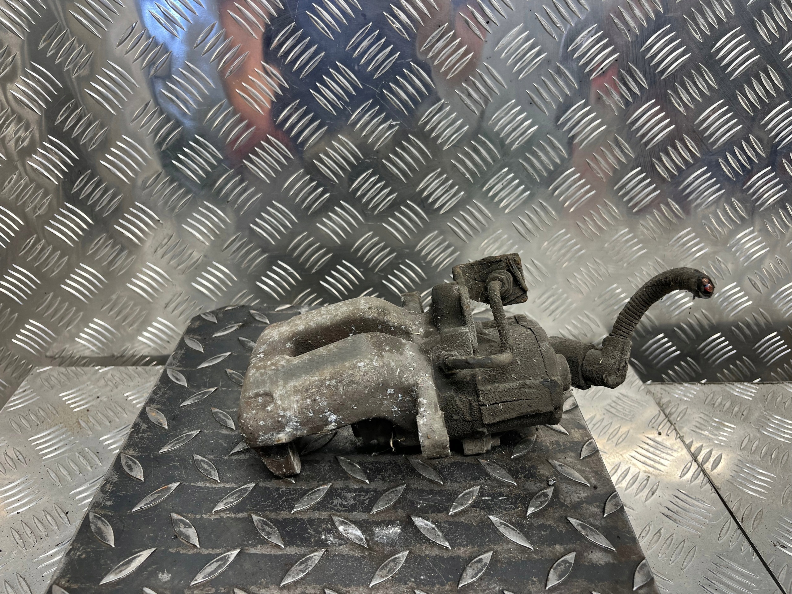caliper brake right rear part rear VOLKSWAGEN PASSAT B6