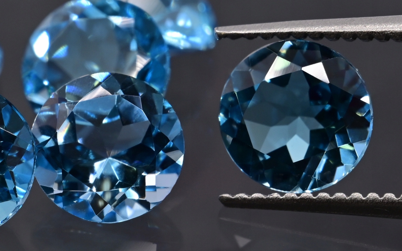 Topaz Swiss Blue fazetovaný kulatý fi 10 mm