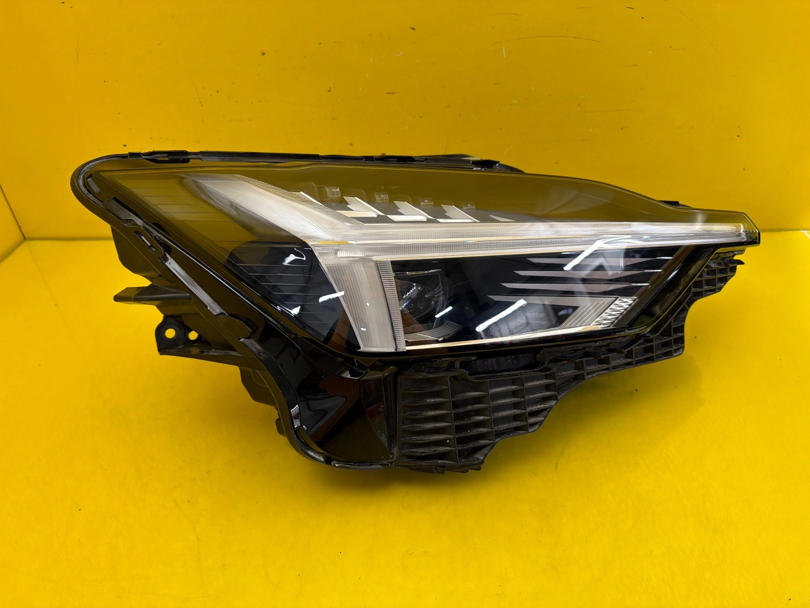 light right Volvo Polestar 2 Full Led P32337607