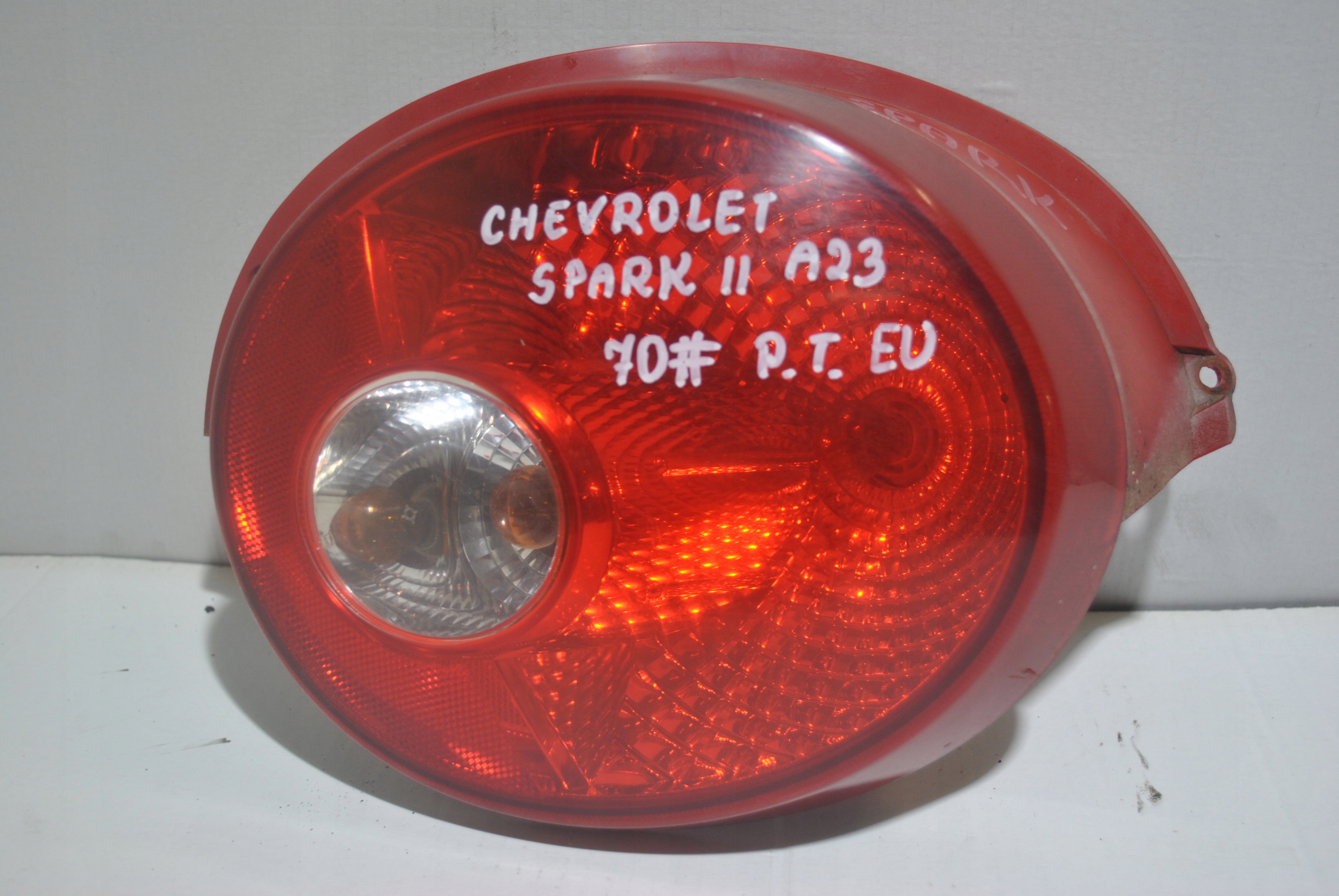 фонарь правый Chevrolet SPARK II европа