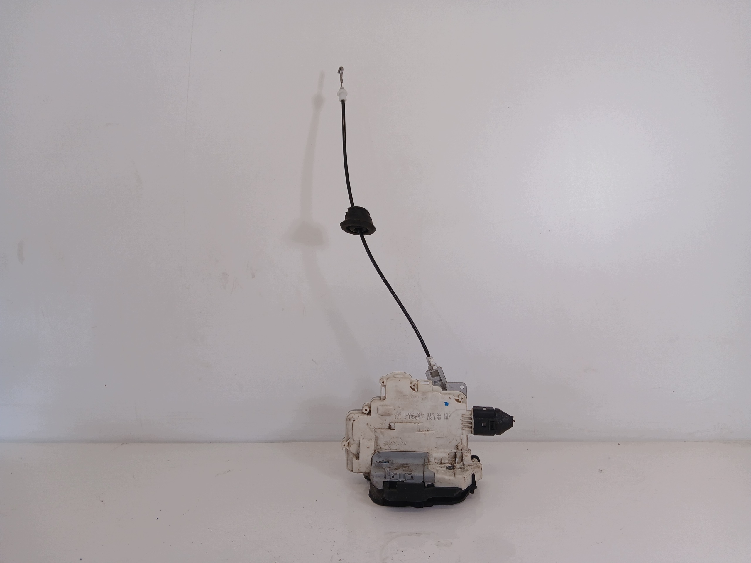 AUDI A4 B7 lock door right front 8E1837016AA