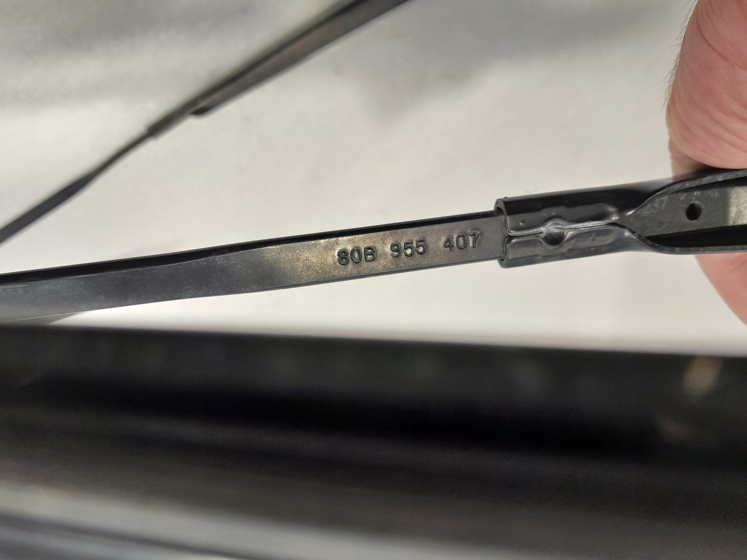 AUDI Q5 II 80A wiper arm left right KOMPLET 80B955407 80B955408