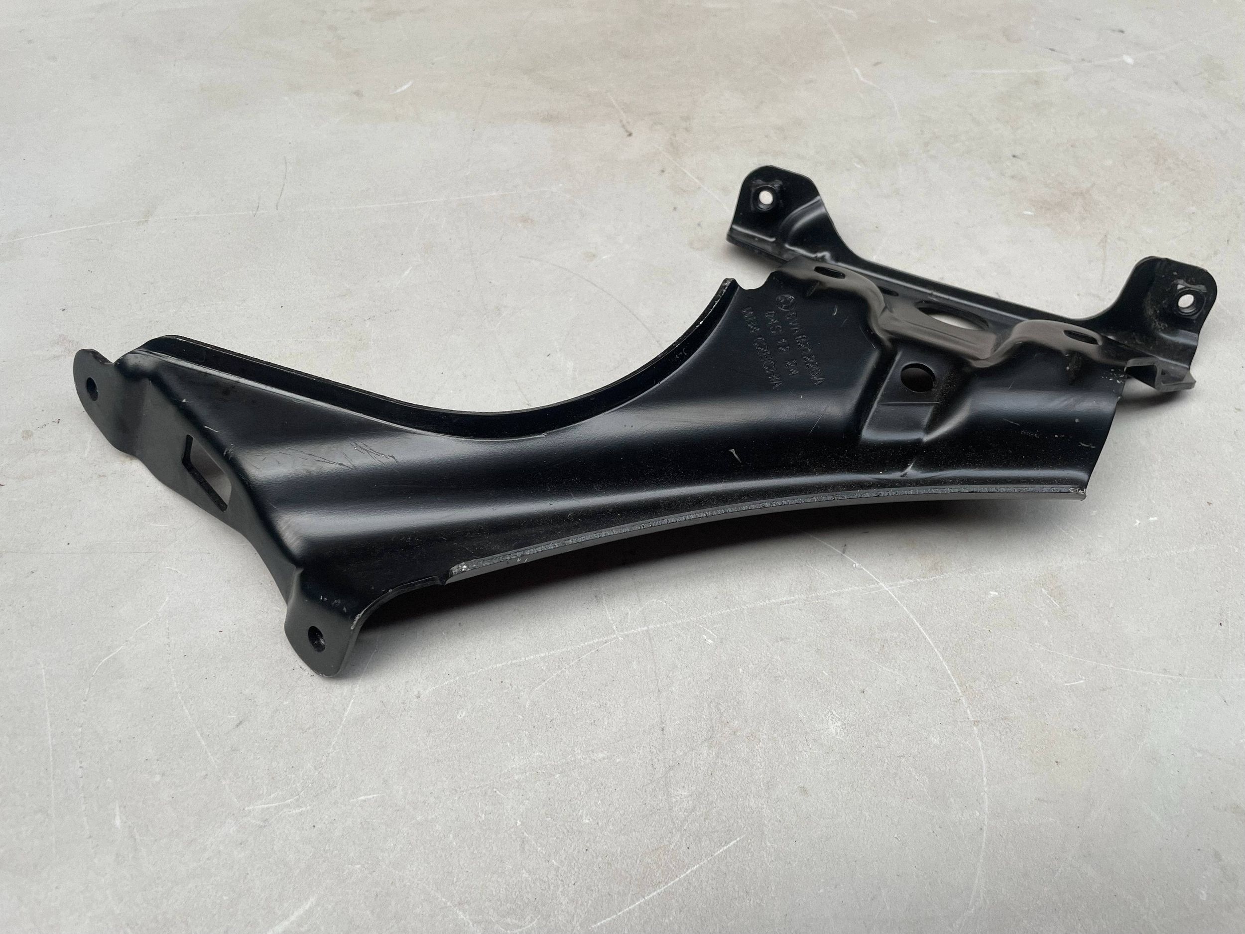 Support plaque Aile Avant SKODA FABIA MK4 (6VA) 6VA821228A @M