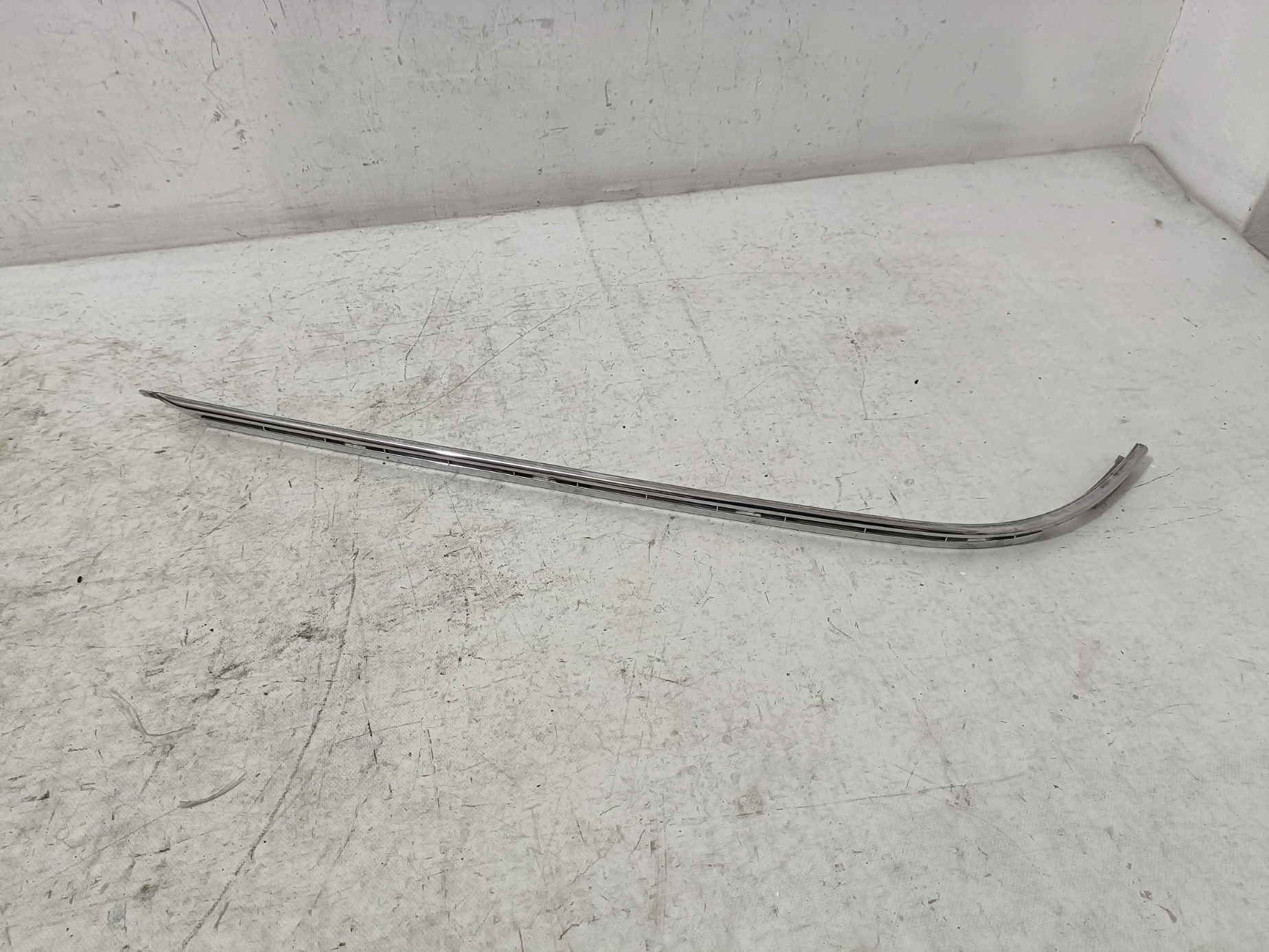 BMW E39 CHROM nárazníku lišta pravá 5112-8184509