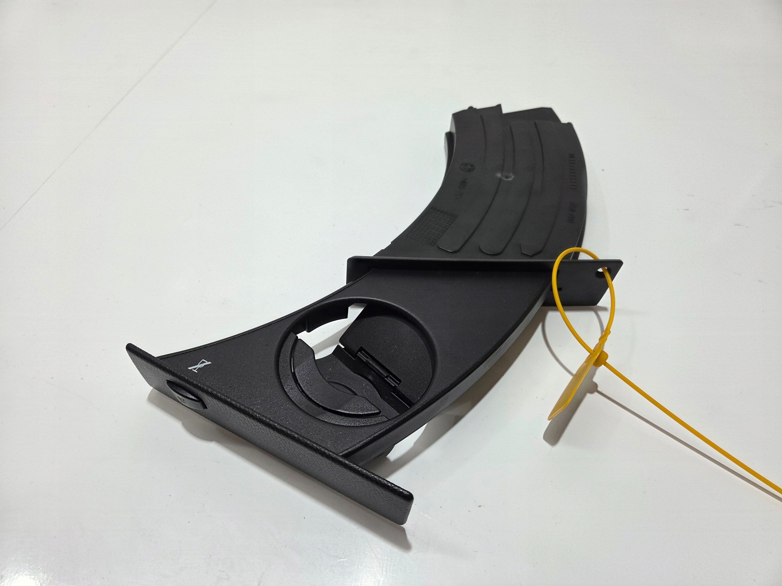 úchyt na KUBEK BMW E60 E61 EUROPA 7063165