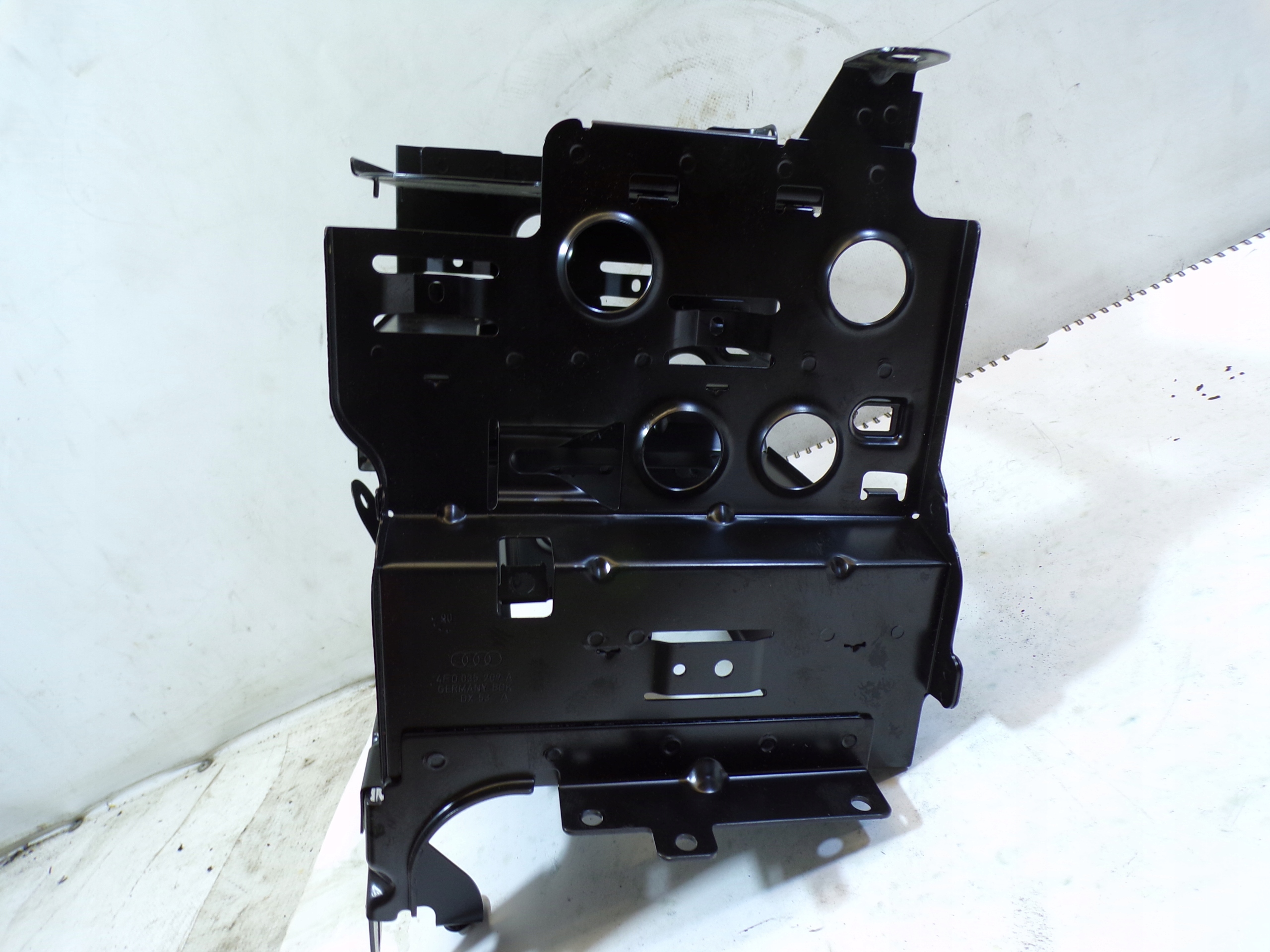 Panier Support plaque ZMIENIARKI TUNERA AUDI A6 C6 4F0035209A