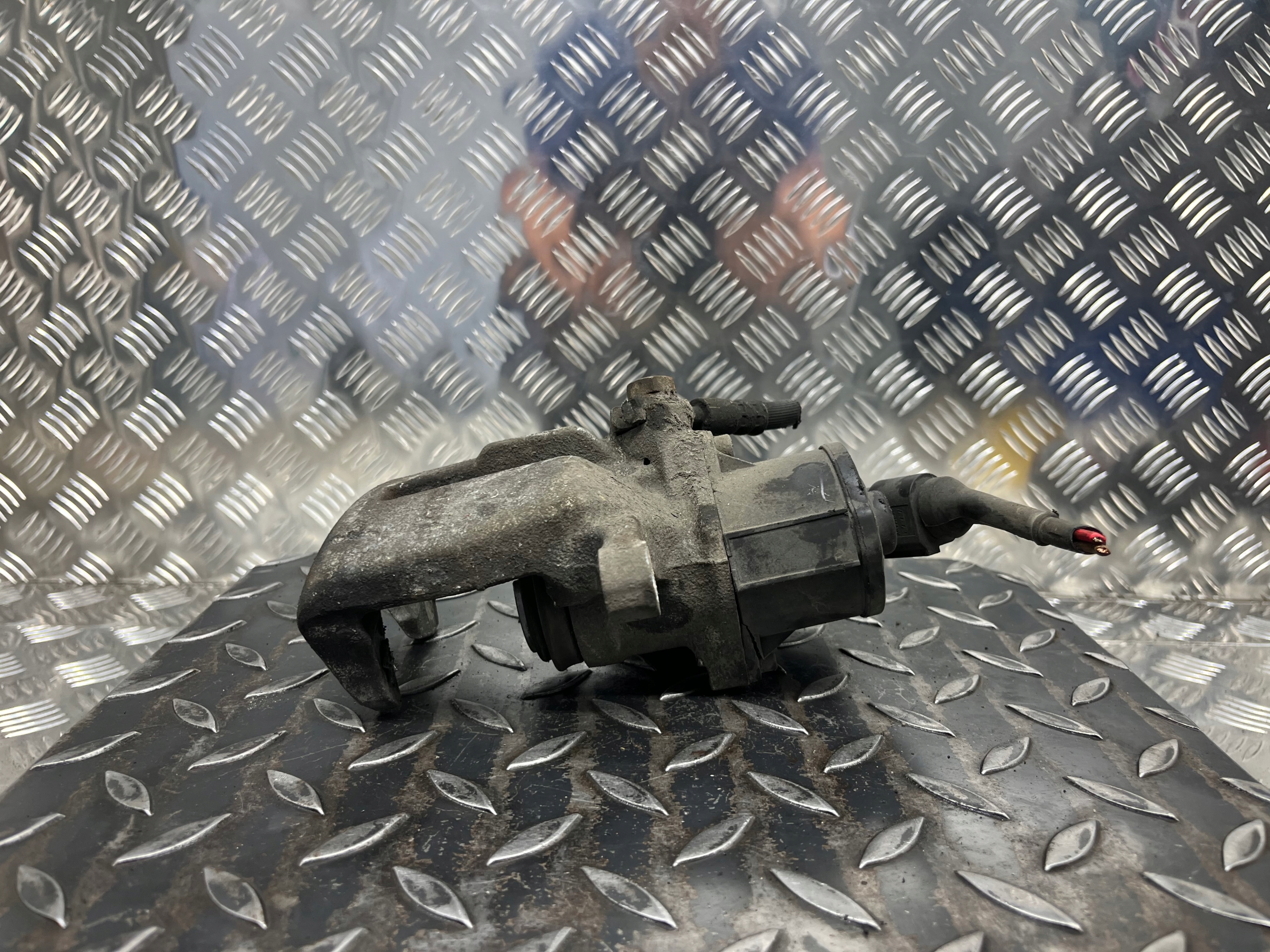 caliper brake right rear part rear VOLKSWAGEN PASSAT B6
