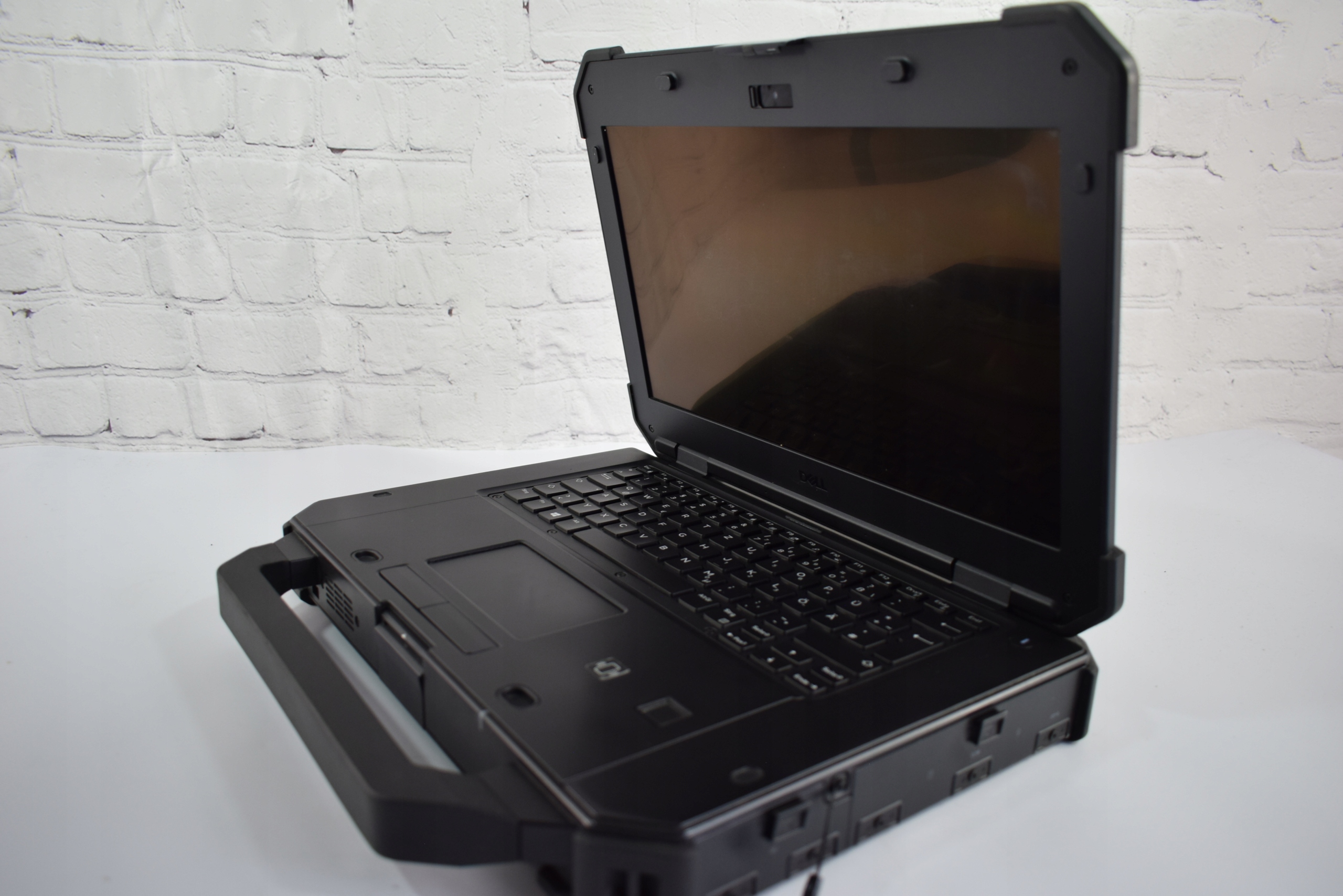 Dell Rugged 7424 TOUCH Intel i7-8650U 16GB|1TB SSD|DVDRW| 1080649 Model karty graficznej Intel UHD Graphics 620