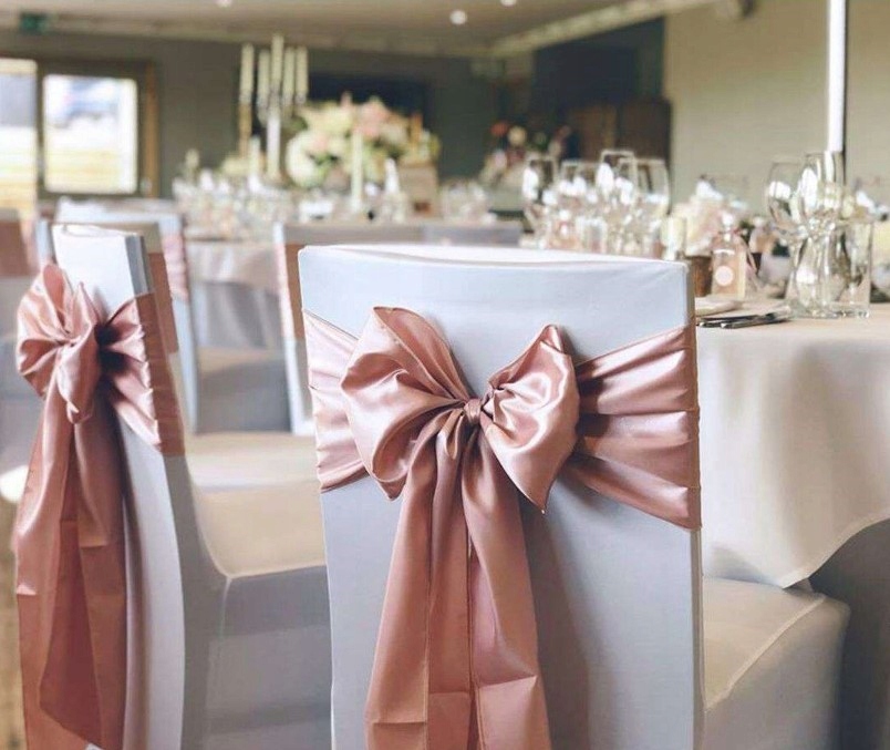 POKROWIEC NA KRZESŁO KOMUNIJNE BIAŁY NA KOMUNIE CHRZEST ŚLUB WESELE 1SZT Kod producenta PKKCN2