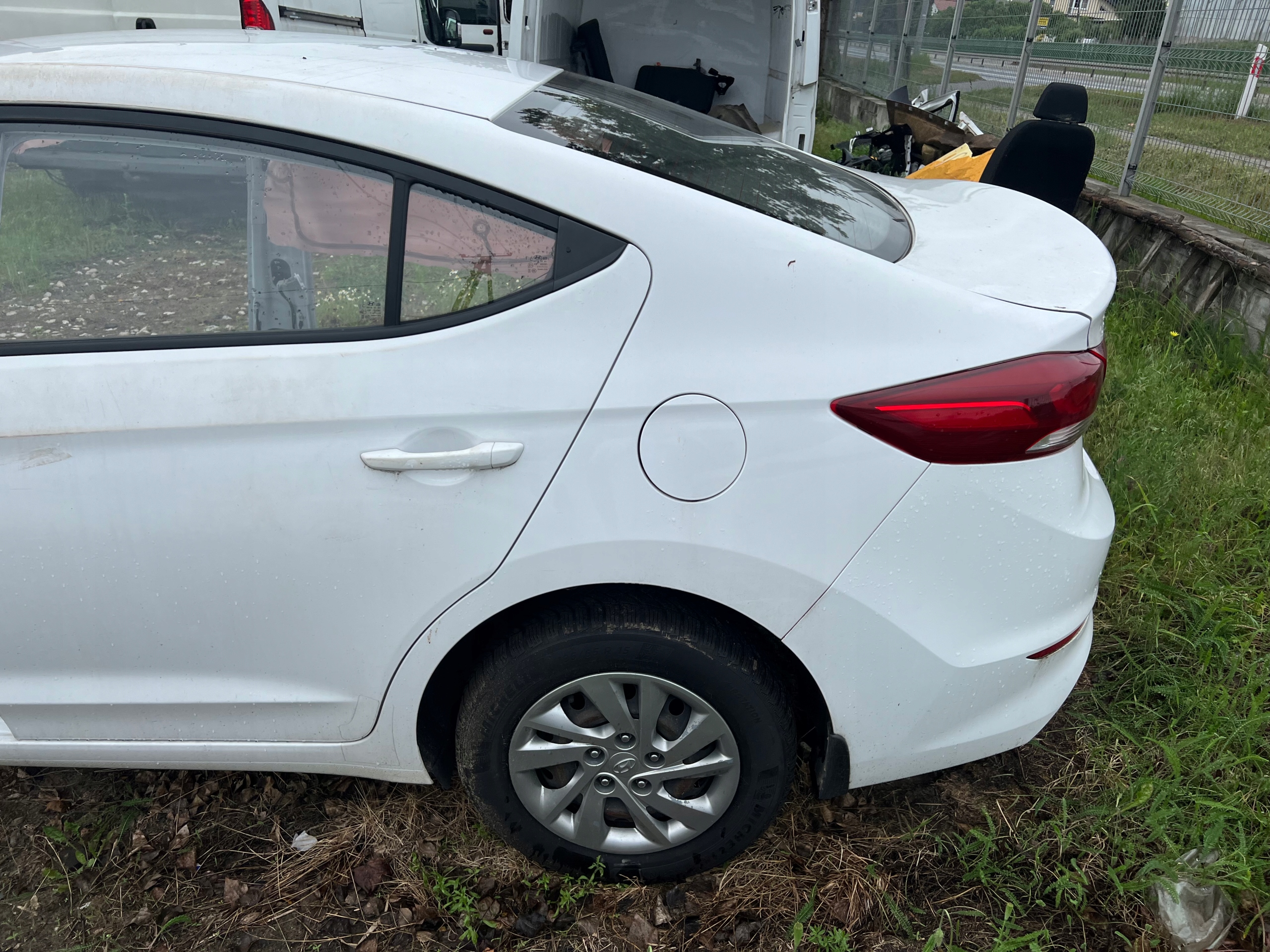 HYUNDAI ELANTRA VI 16- ĆWIARTKA LEWY TYŁ BŁOTNIK