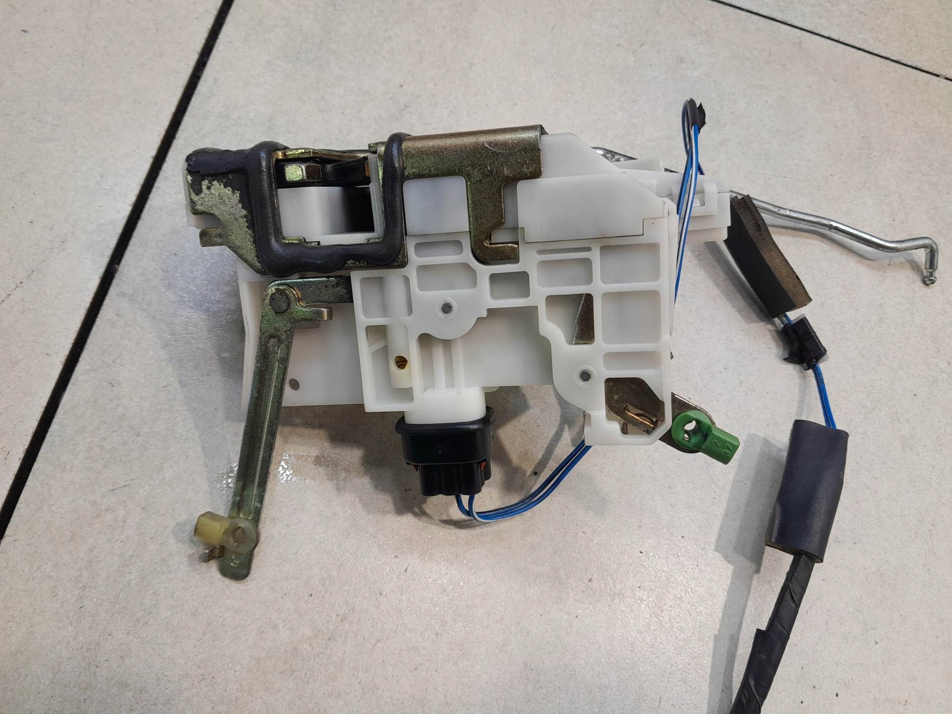 lock door right front TOYOTA AVENSIS T22