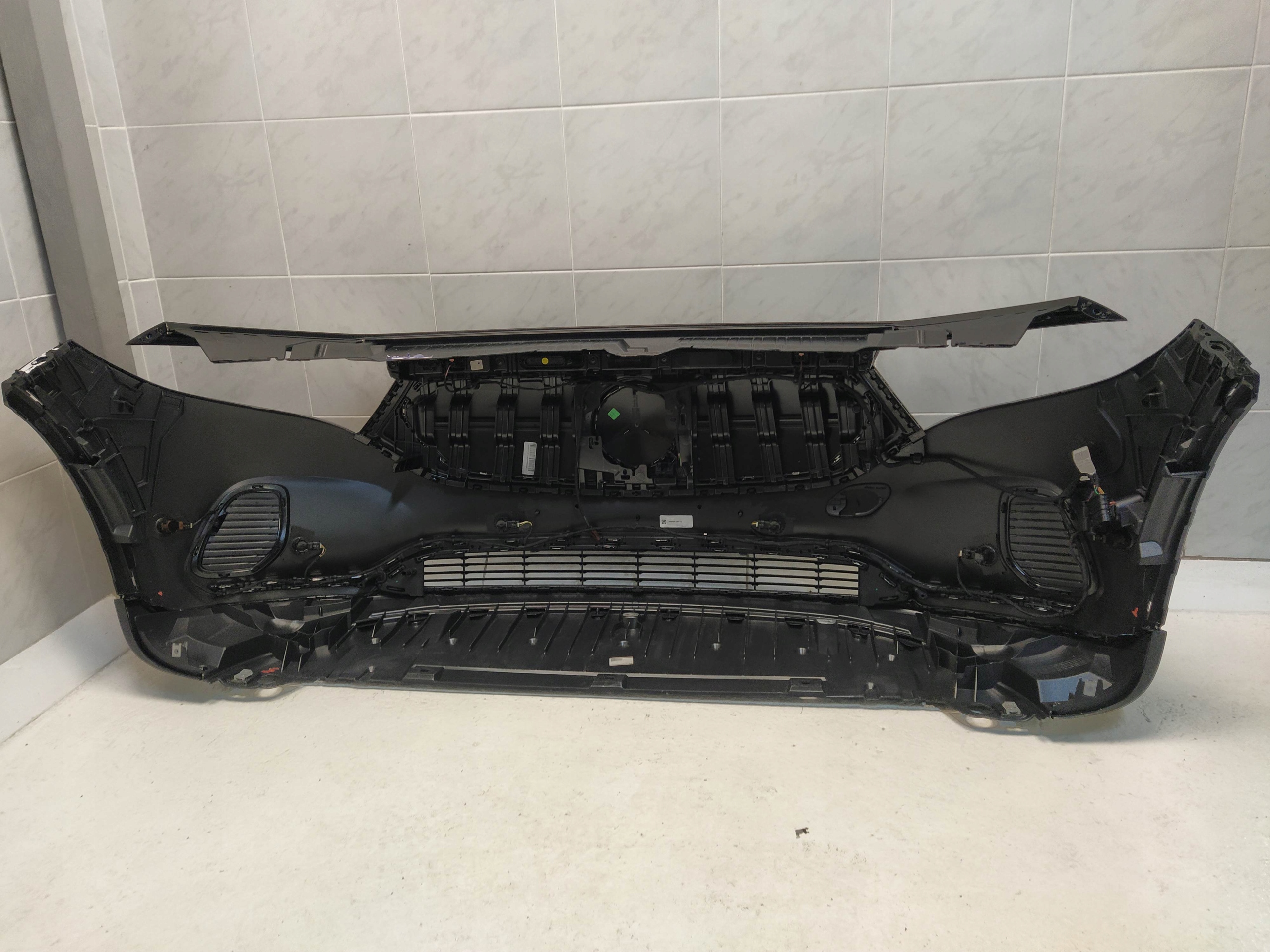 MERCEDES EQA H243 243 21- bumper front front 6XPDC LED KAMERA