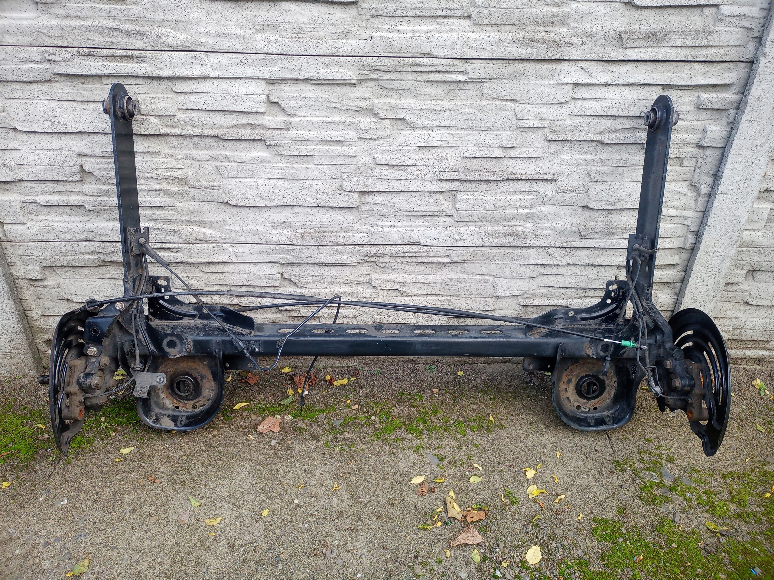 BELKA ZAWIESZENIE OŚ TYŁ RENAULT TRAFIC III VIVARO B