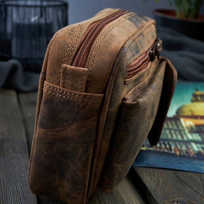 SASZETKA MĘSKA ZE SKÓRY DO RĘKI VINTAGE BRĄZOWA Wzór dominujący bez wzoru