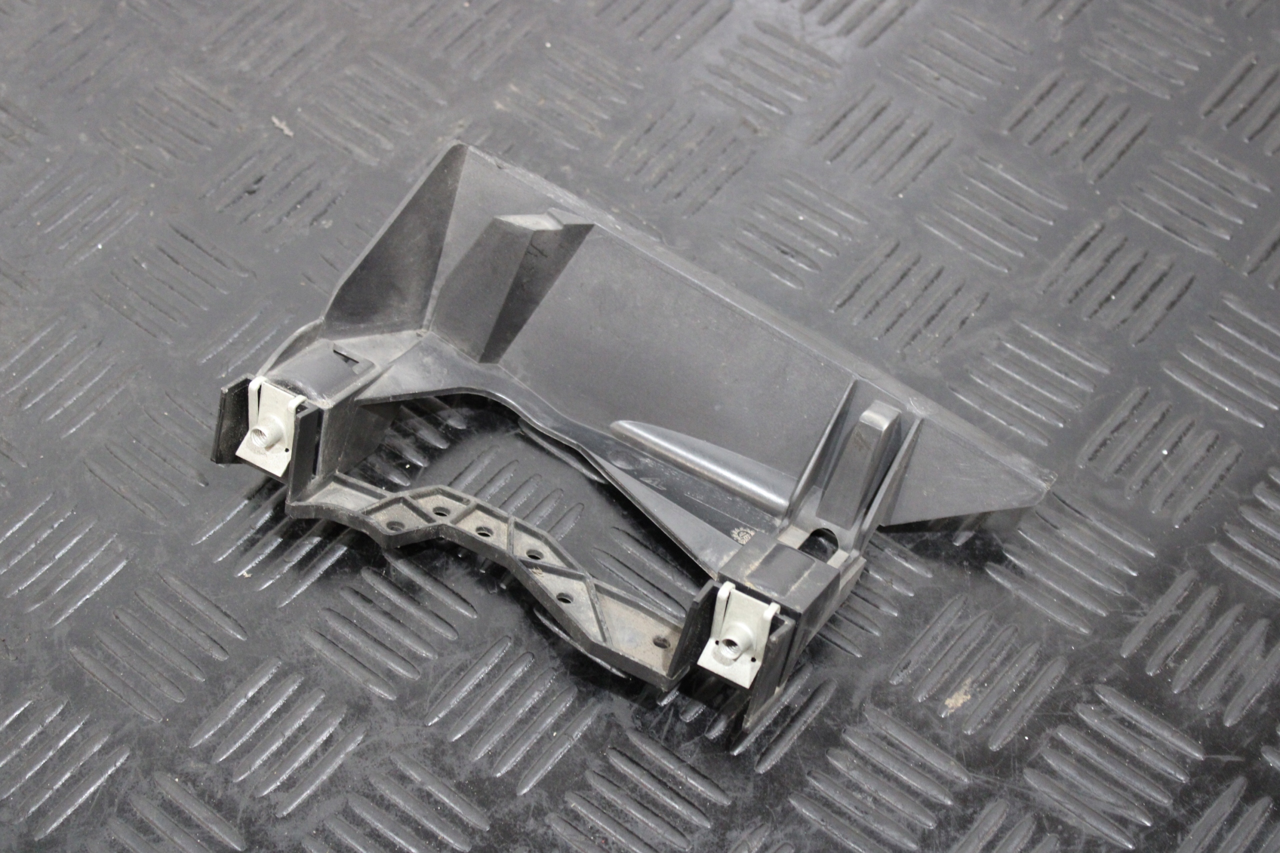 support holder lights left front 1305819030 BMW 4 F33 CABRIO