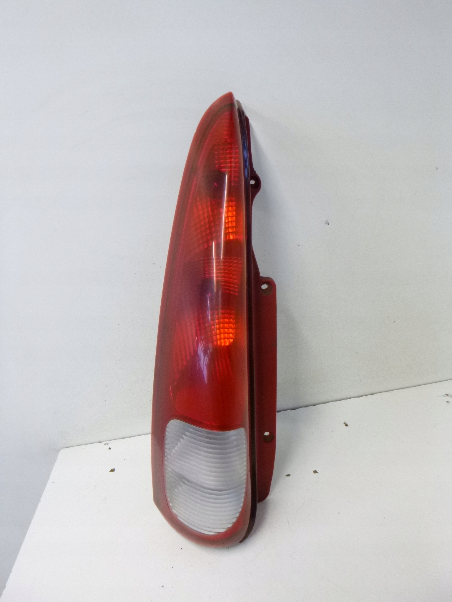 FEUX PHARE ARRIÈRE DAEWOO REZZO 2004R.