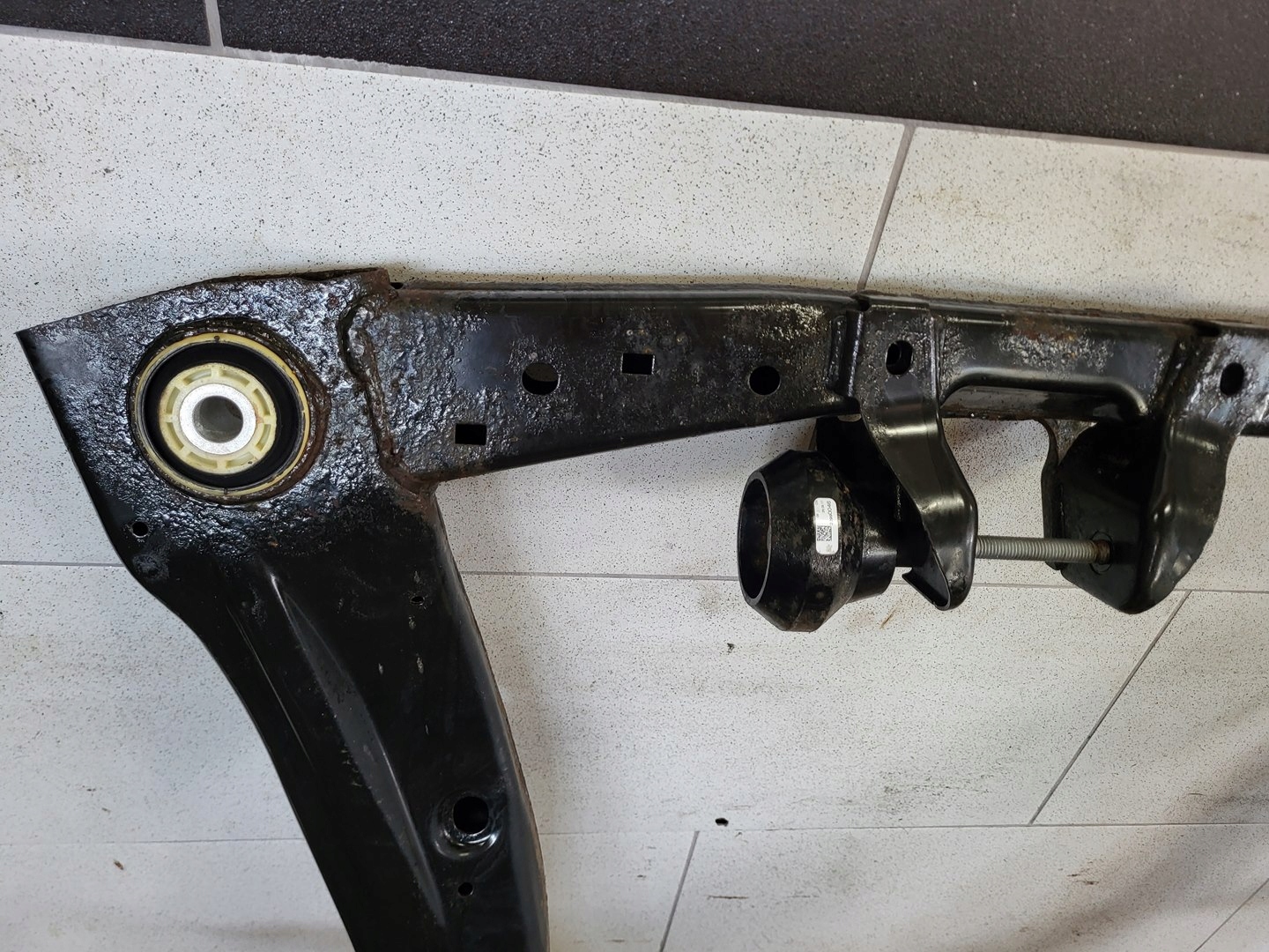 axle beam subframe axle beam sider trawers front 2.0 cdti OPEL INSIGNIA B 84305675
