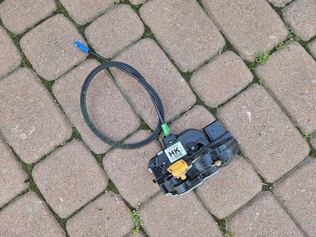 lock door front front przednich left EU Opel Adam 13579522