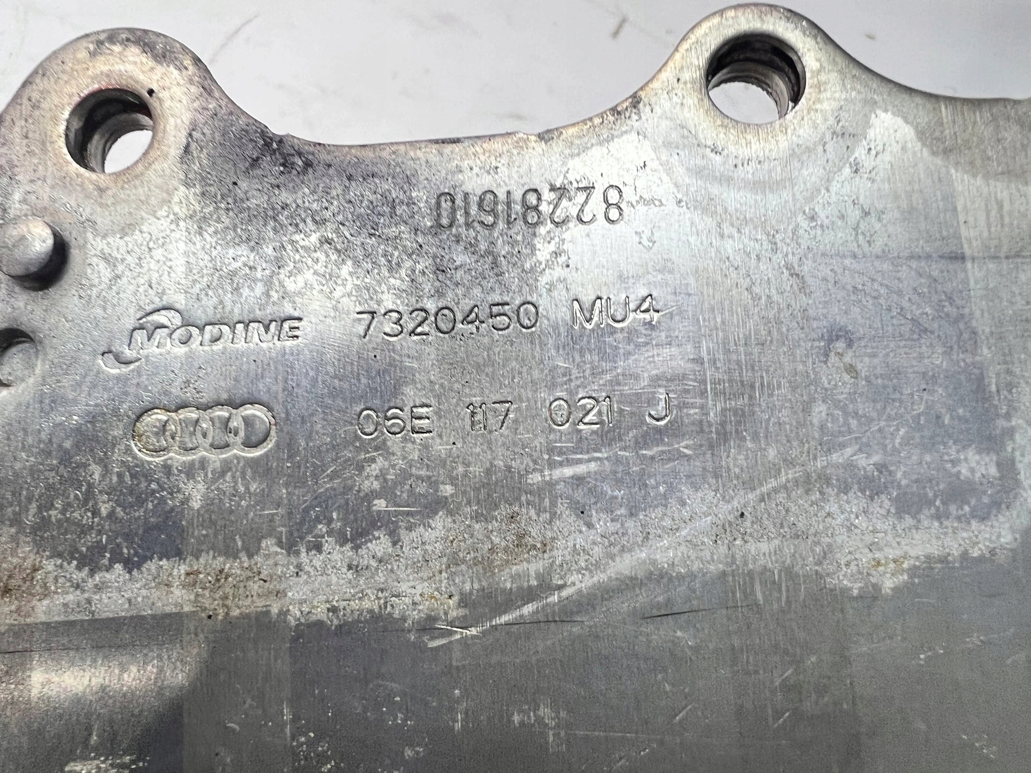 olaj hütö AUDI Q7 4M 06E117021J