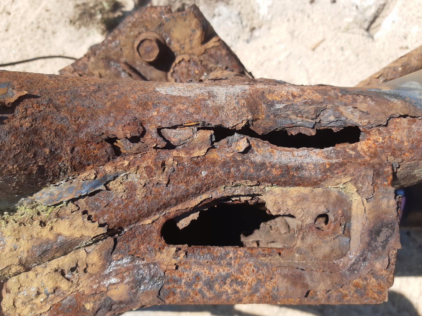 BELKA ZAWIESZENIA TYŁ CITROEN C-CROSSER Producent części Citroen OE