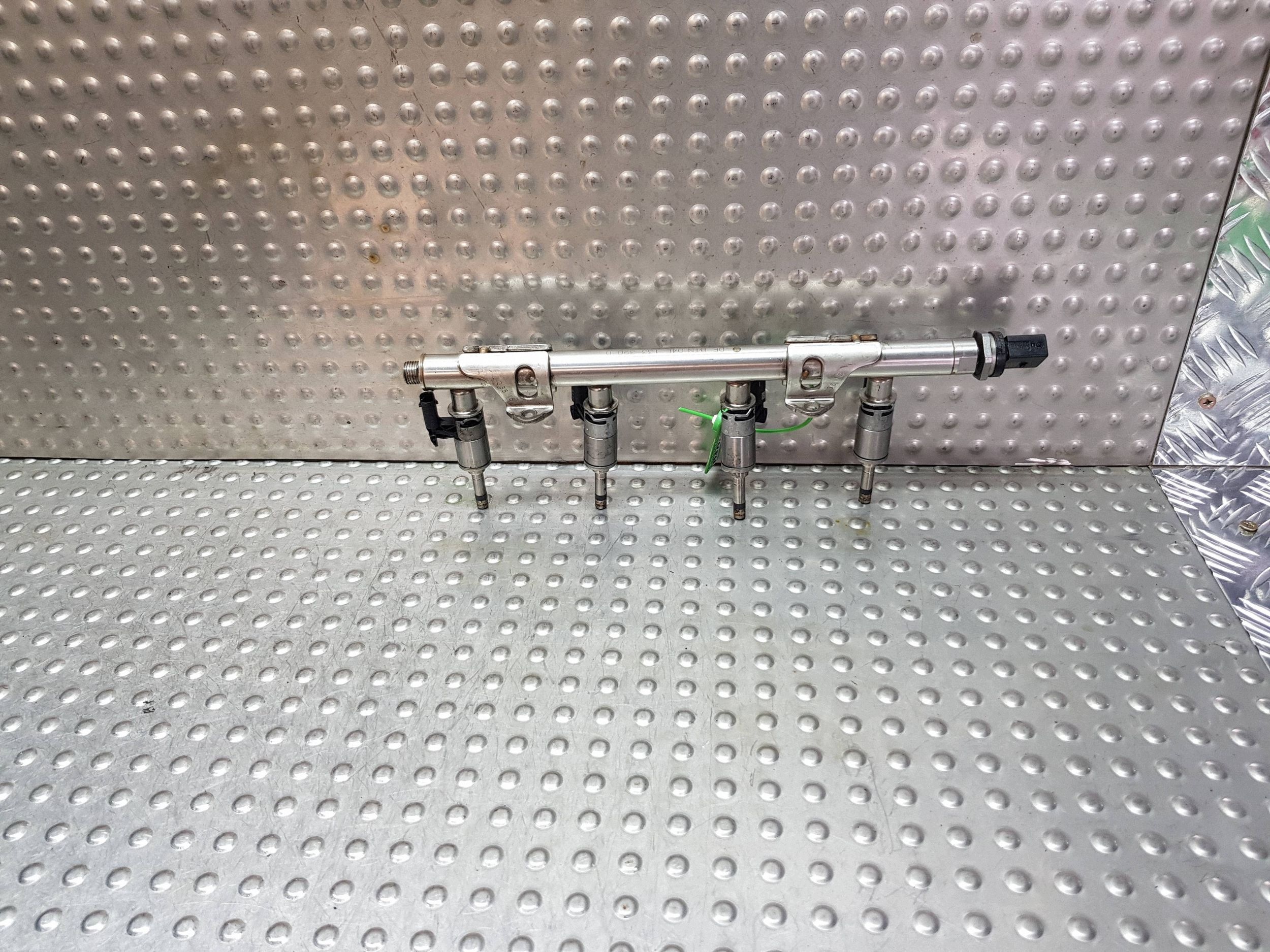 Rampe injection Injecteurs 04E133320D VW GOLF VII A3 8V A4 B9 LEON III 1.4TSI
