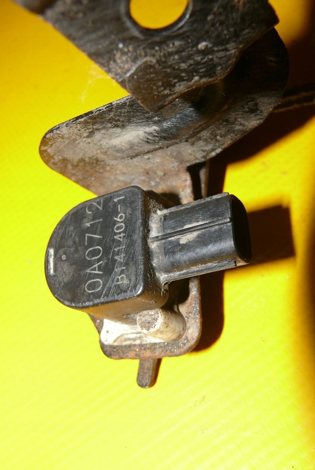 sensor POZIOMOWANIA XENON front SUBARU LEGACY V 5