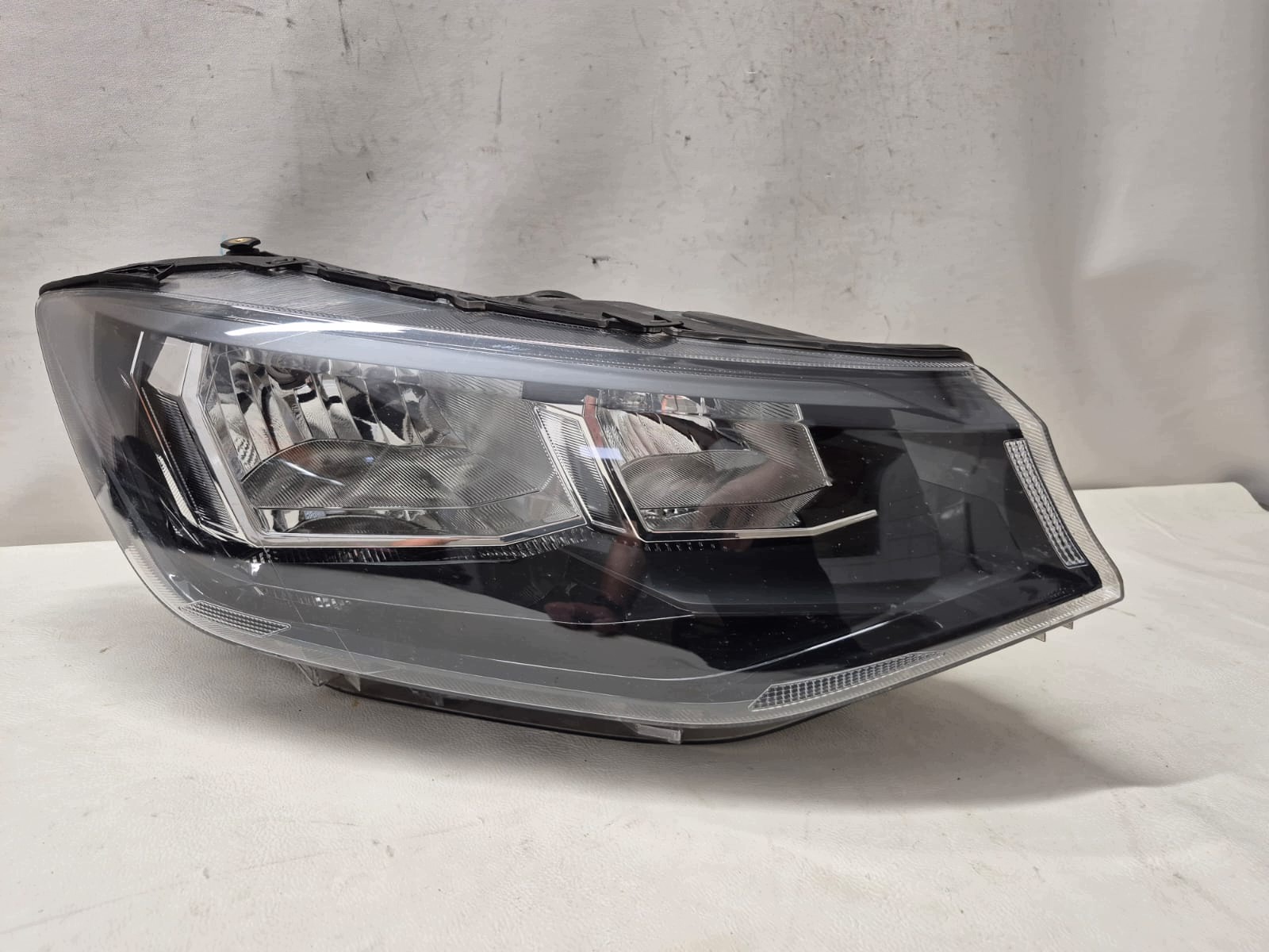 VW CADDY IV 2K7 20- light right front front 2K8941006D