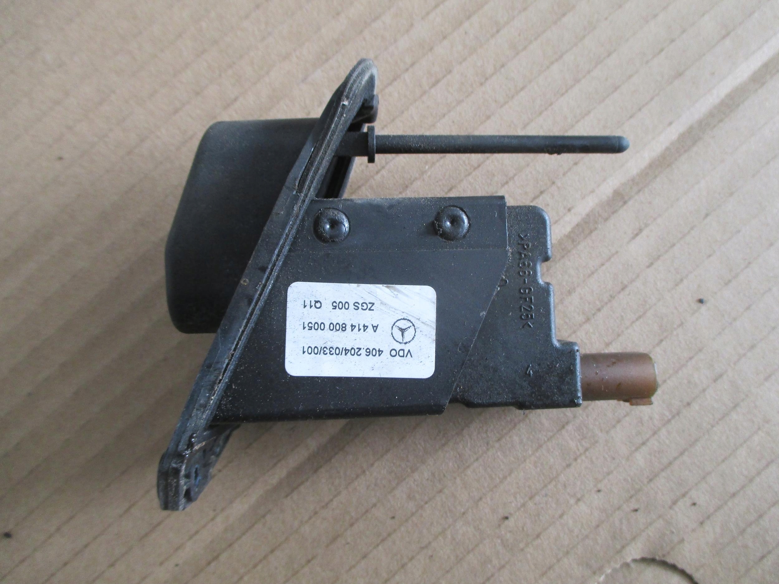 MERCEDES VANEO 01- 05 SIŁOWNIK WLEWU PALIWA