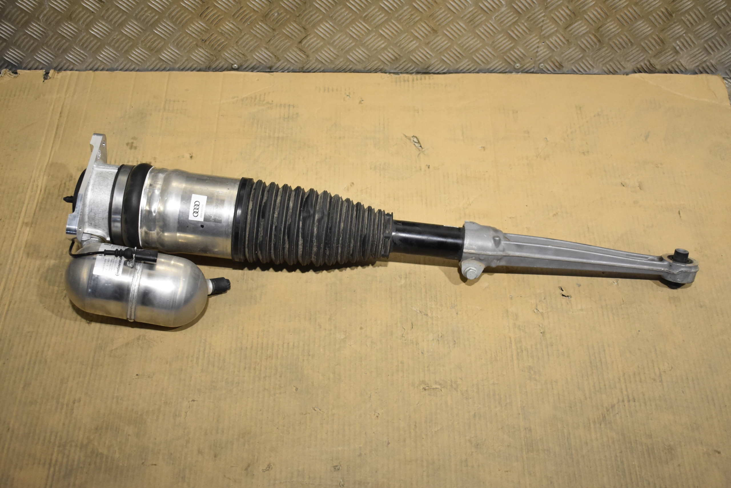 IDEALNY shock absorber rear left AUDI A8 D5 1