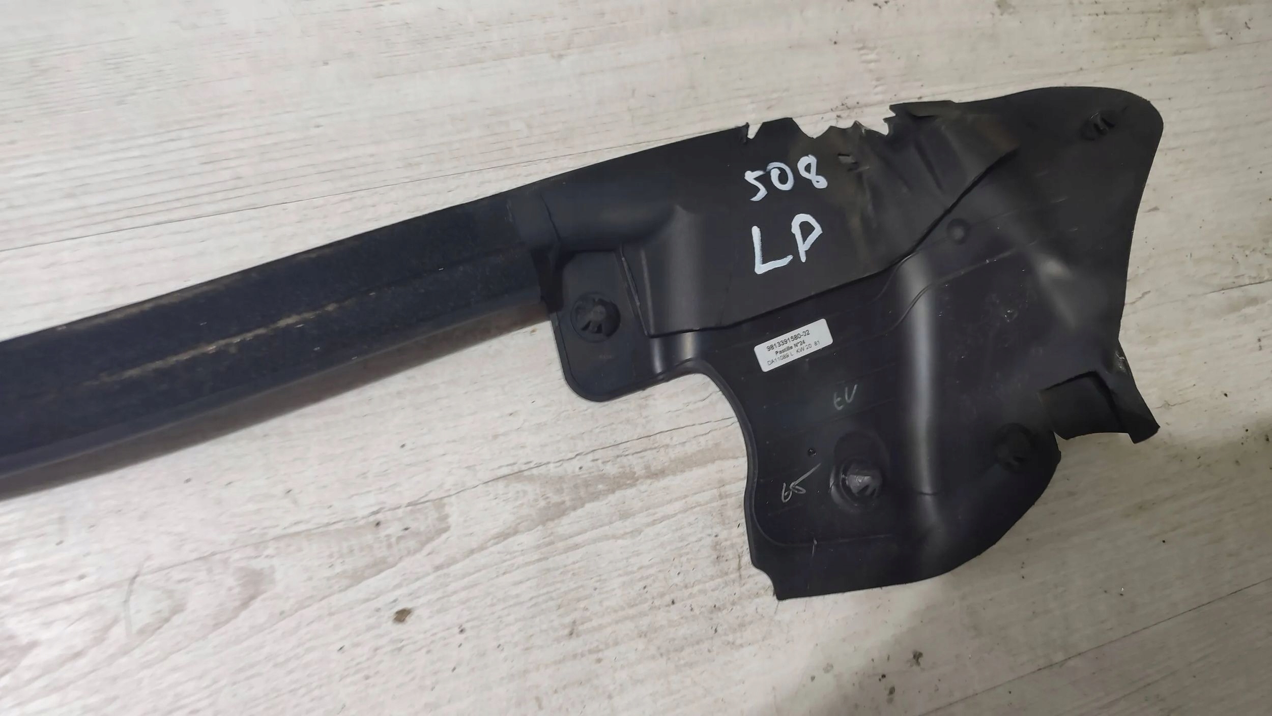 Peugeot 508 II 22r 1.2 front side left gasket windows door