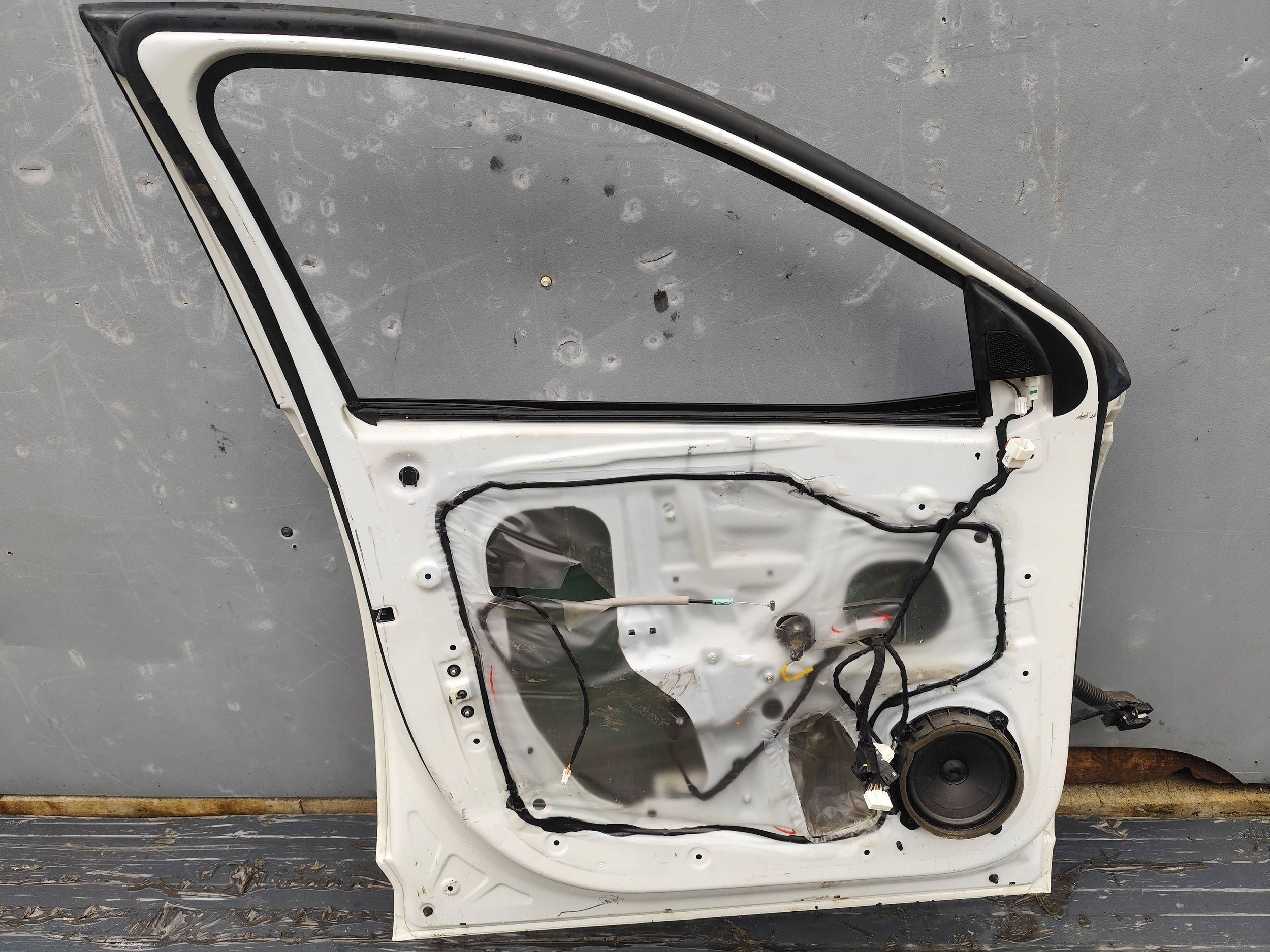 HYUNDAI TUCSON IV door front left complete