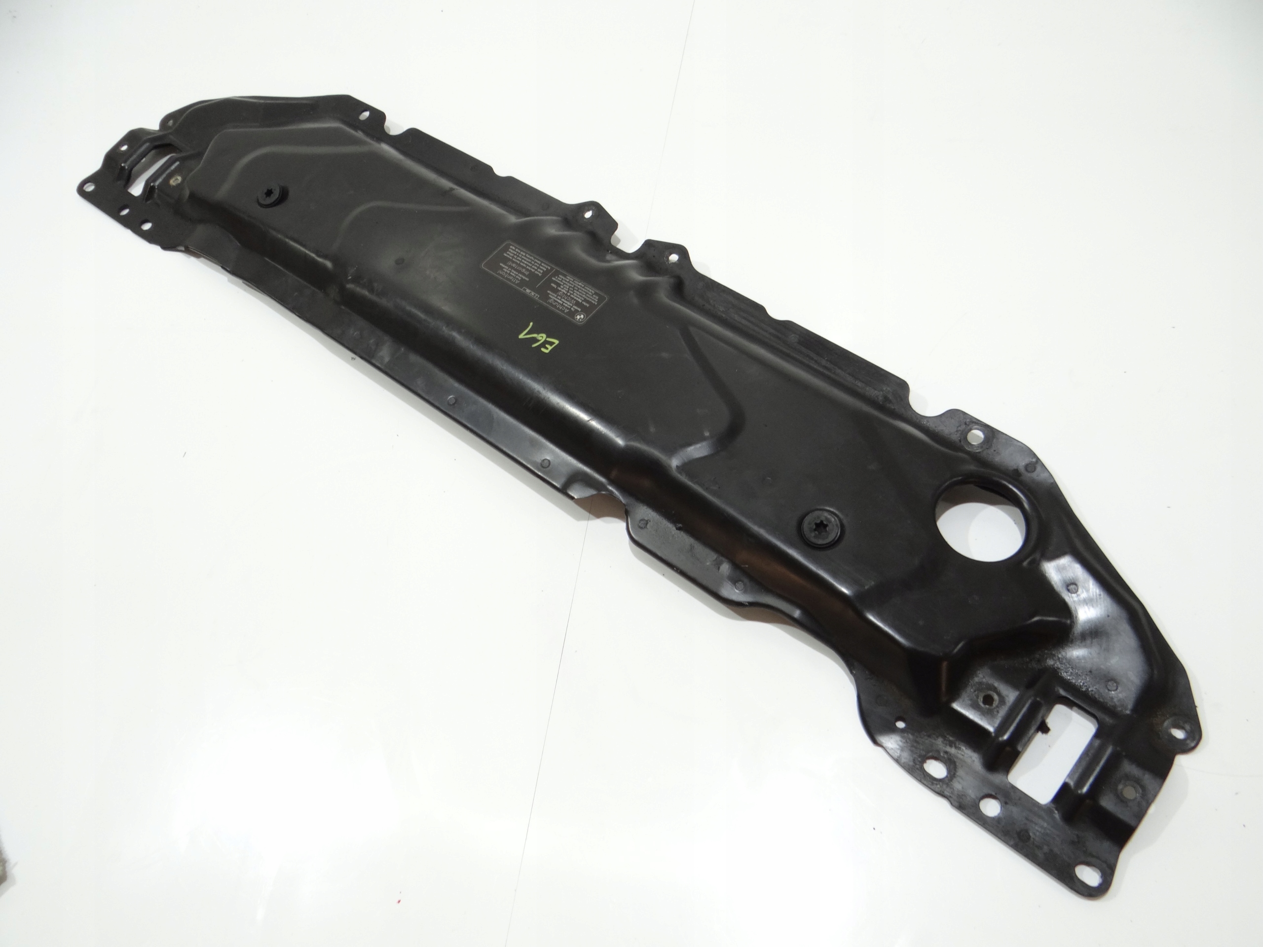 držák stěny předního BMW E61 7033741 (4295972)
