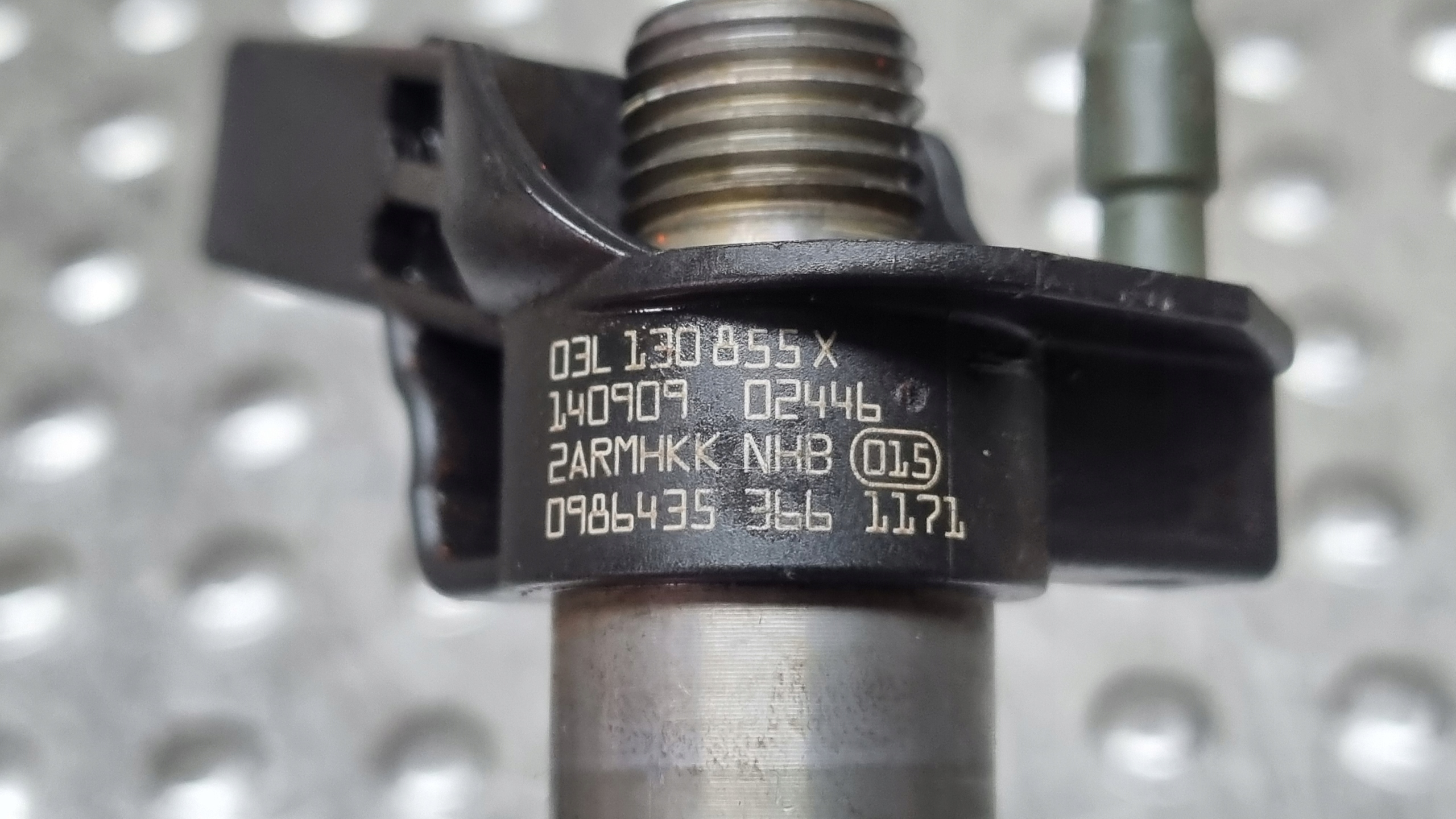 nozzle injector 03L130855X AUDI A4 B8 A5 8T GOLF VI 2.0 TDI CAG CBA CBD